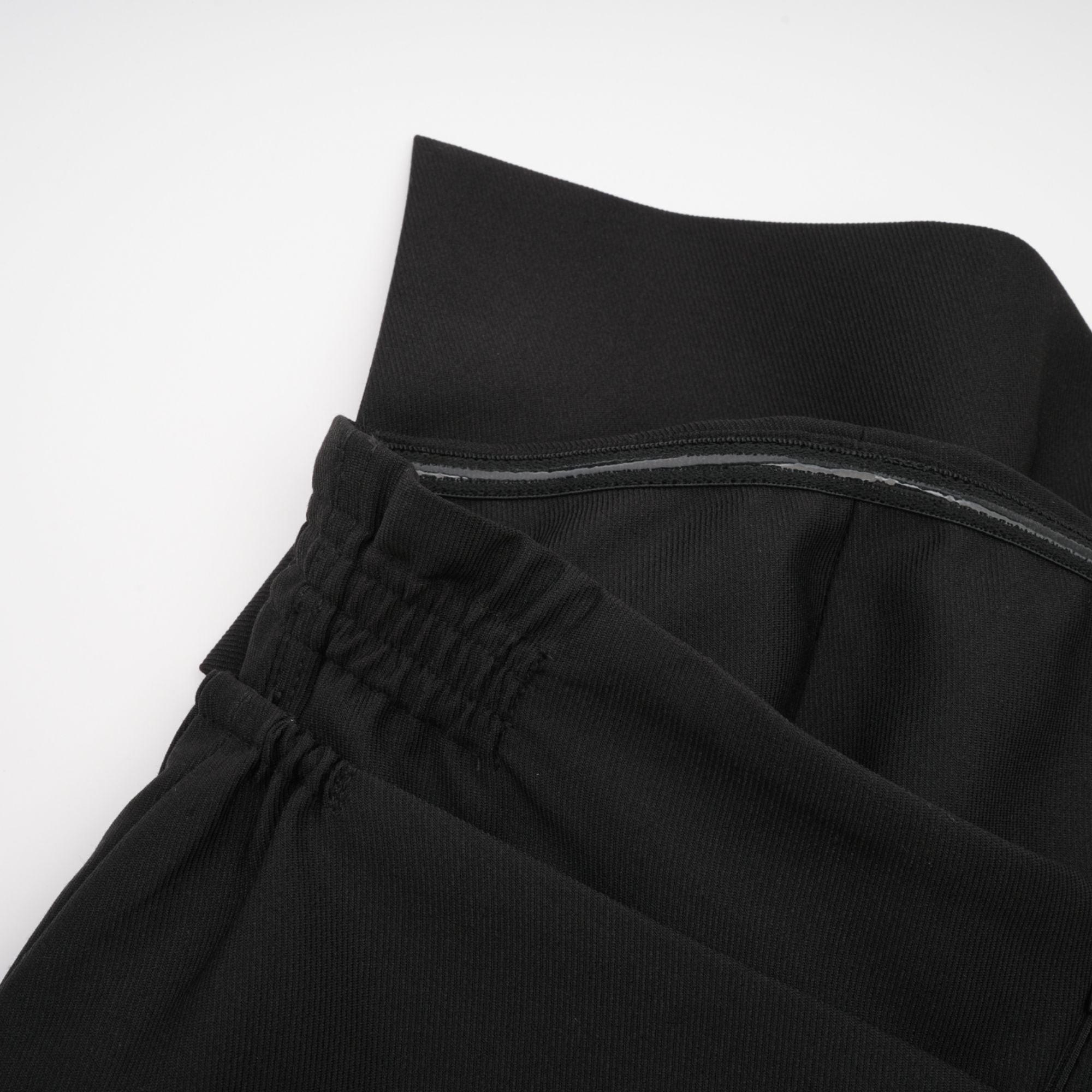 فستان كاريبي قصير أسود مكشوف الكتفين مع فيونكة