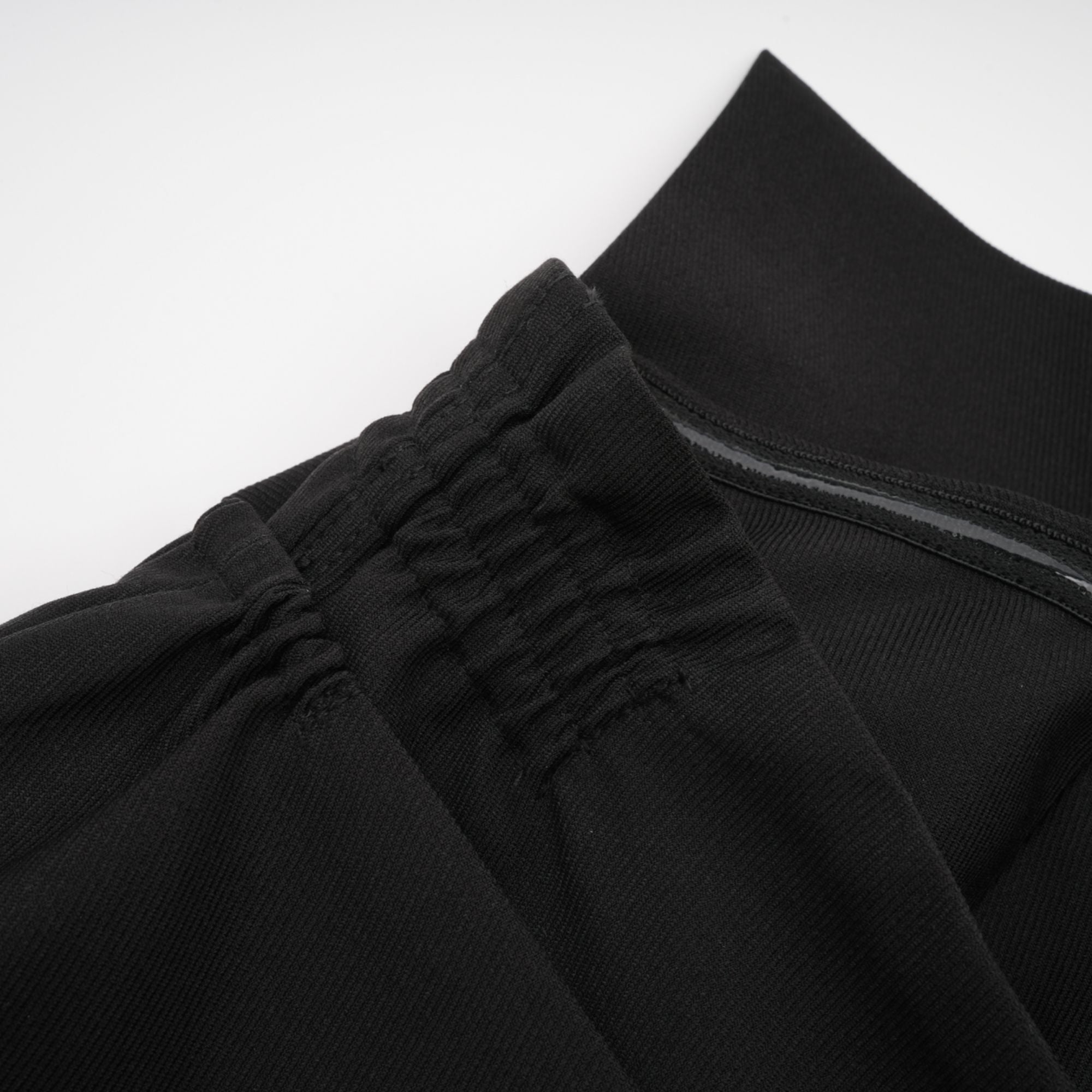 فستان كاريبي قصير أسود مكشوف الكتفين مع فيونكة