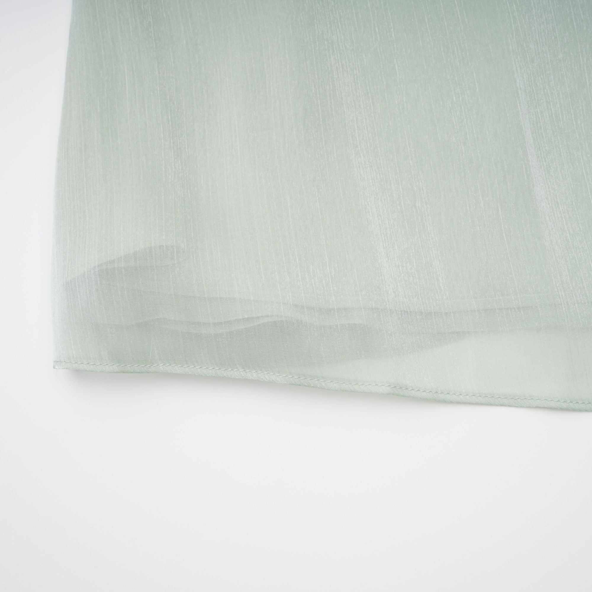 فستان ماكسي مكسّر باللون الأخضر النعناعي من يوراني