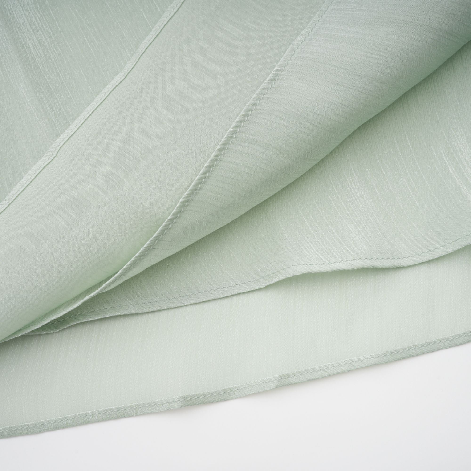 فستان ماكسي مكسّر باللون الأخضر النعناعي من يوراني