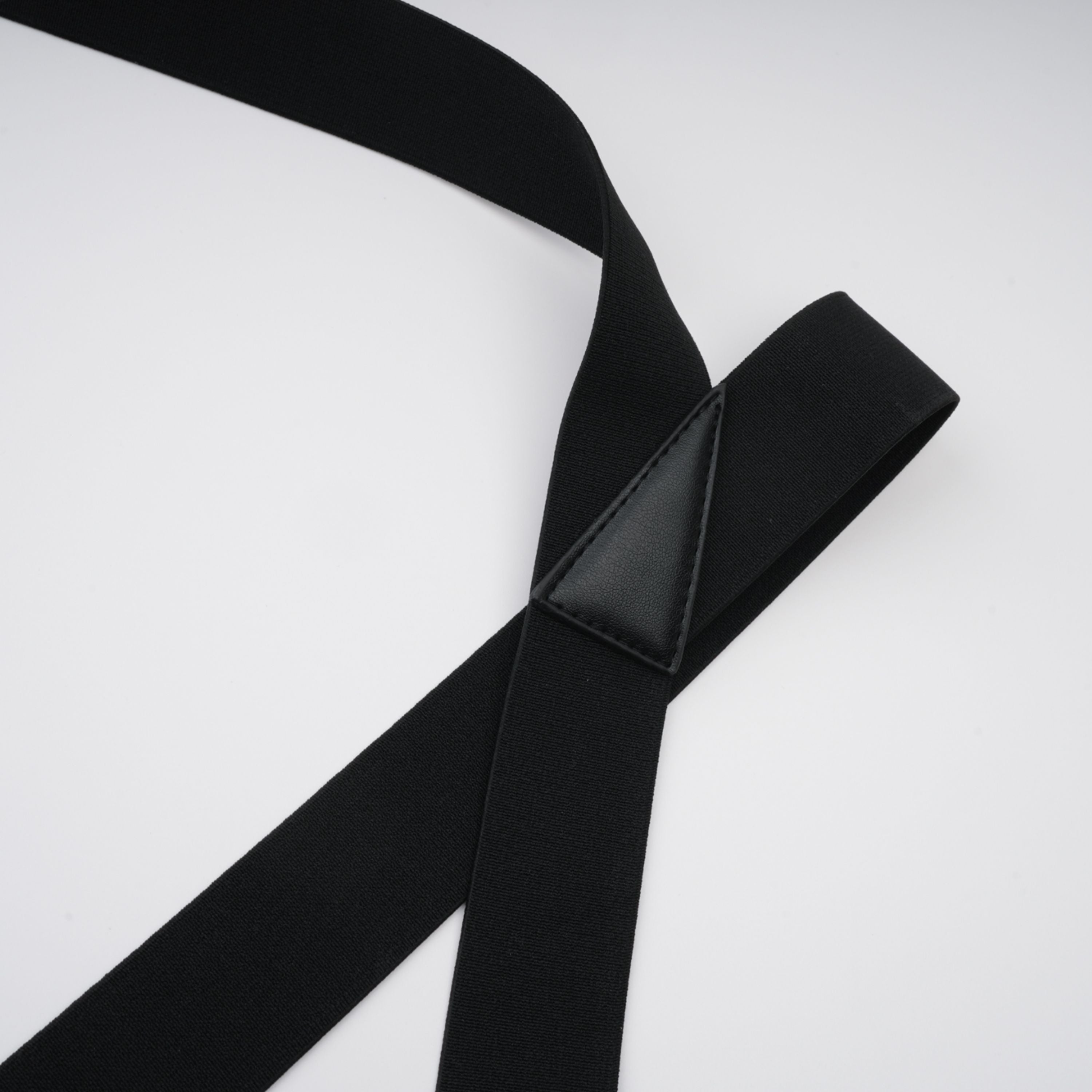 أفرول واسع الساقين مع صدرية سوداء ذات عظام من Ivona