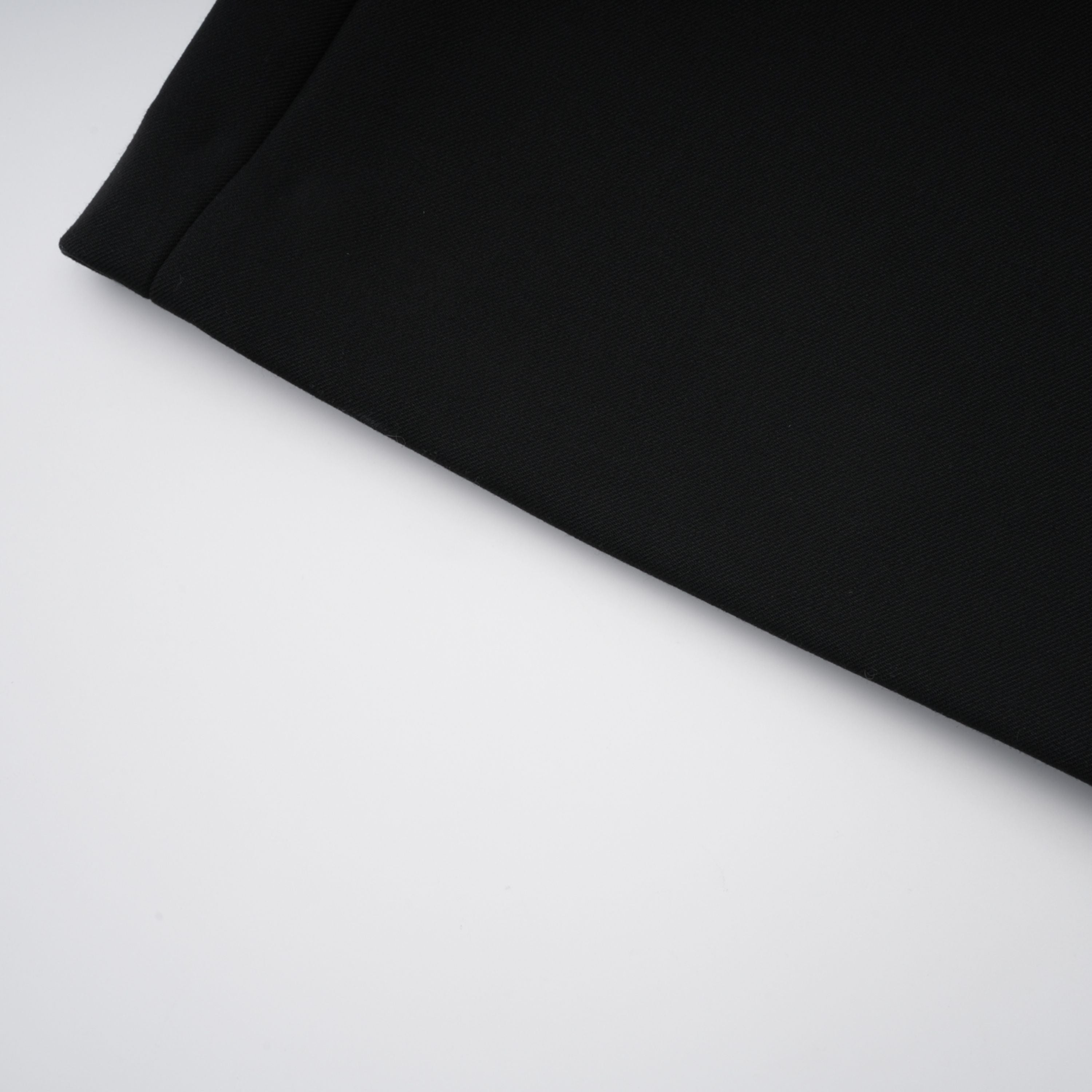 أفرول واسع الساقين مع صدرية سوداء ذات عظام من Ivona