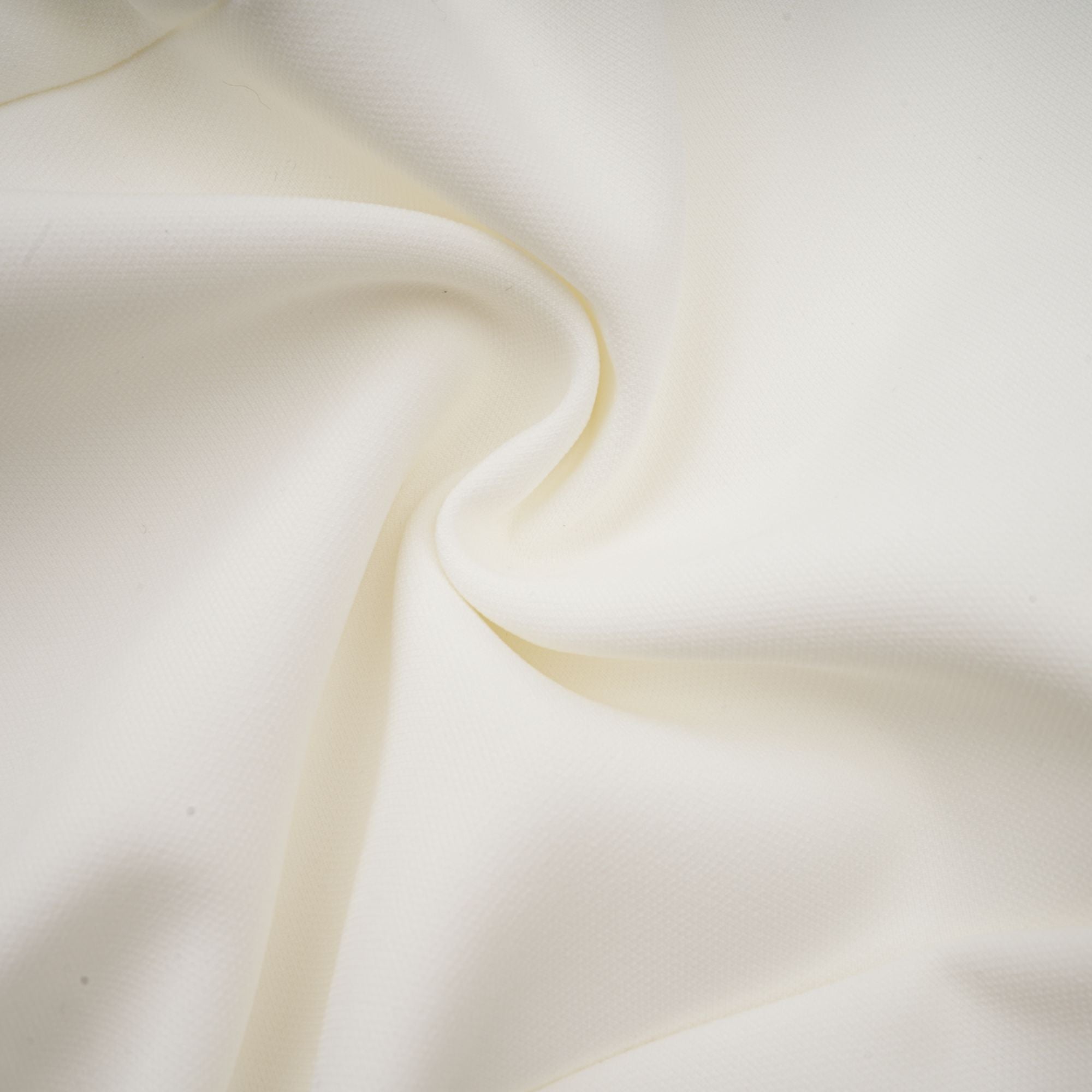 طقم هيلير المكون من بلوزة وتنورة متناسقة ثلاثية الأبعاد باللون الأبيض