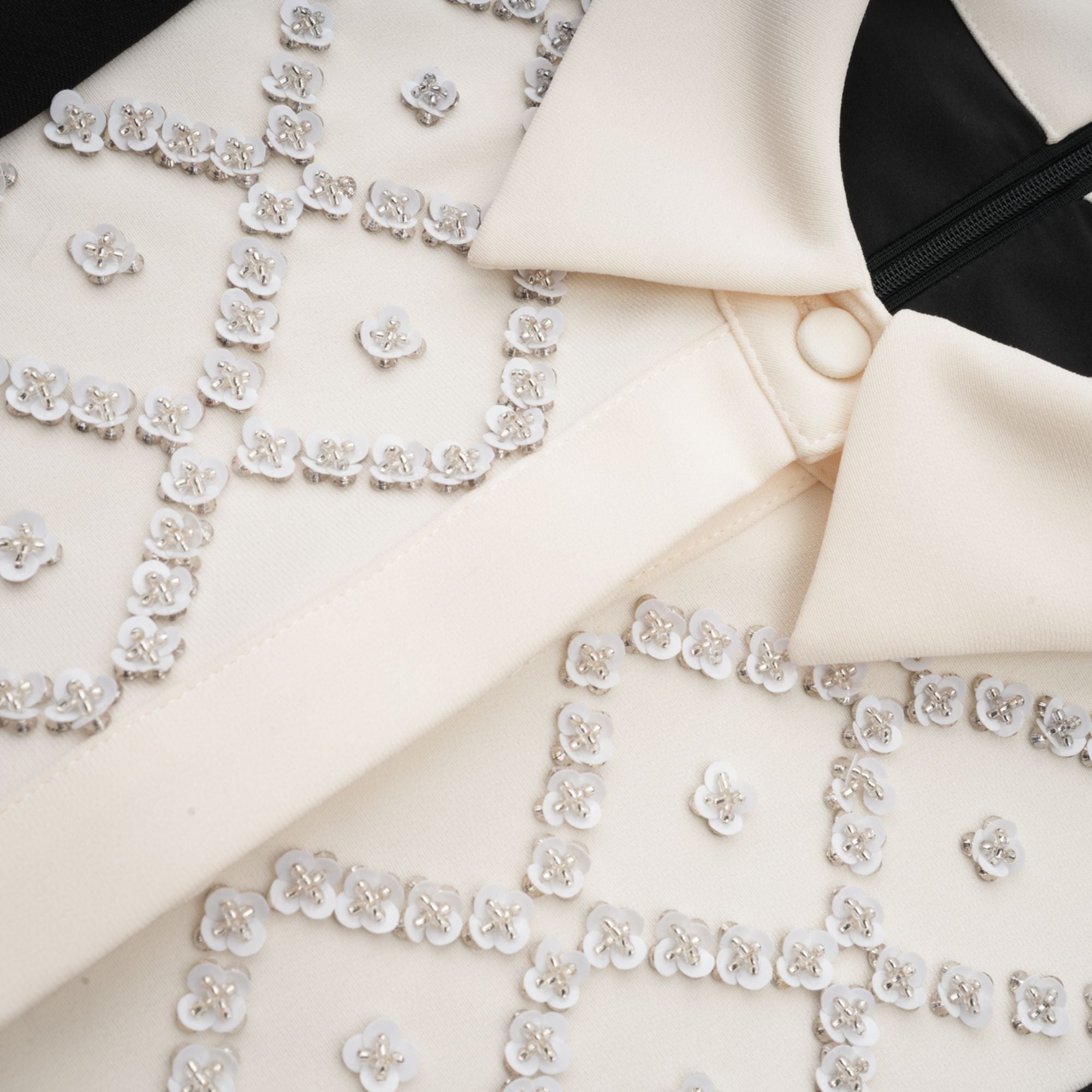 فستان قصير مزين بألوان متباينة من Esmée