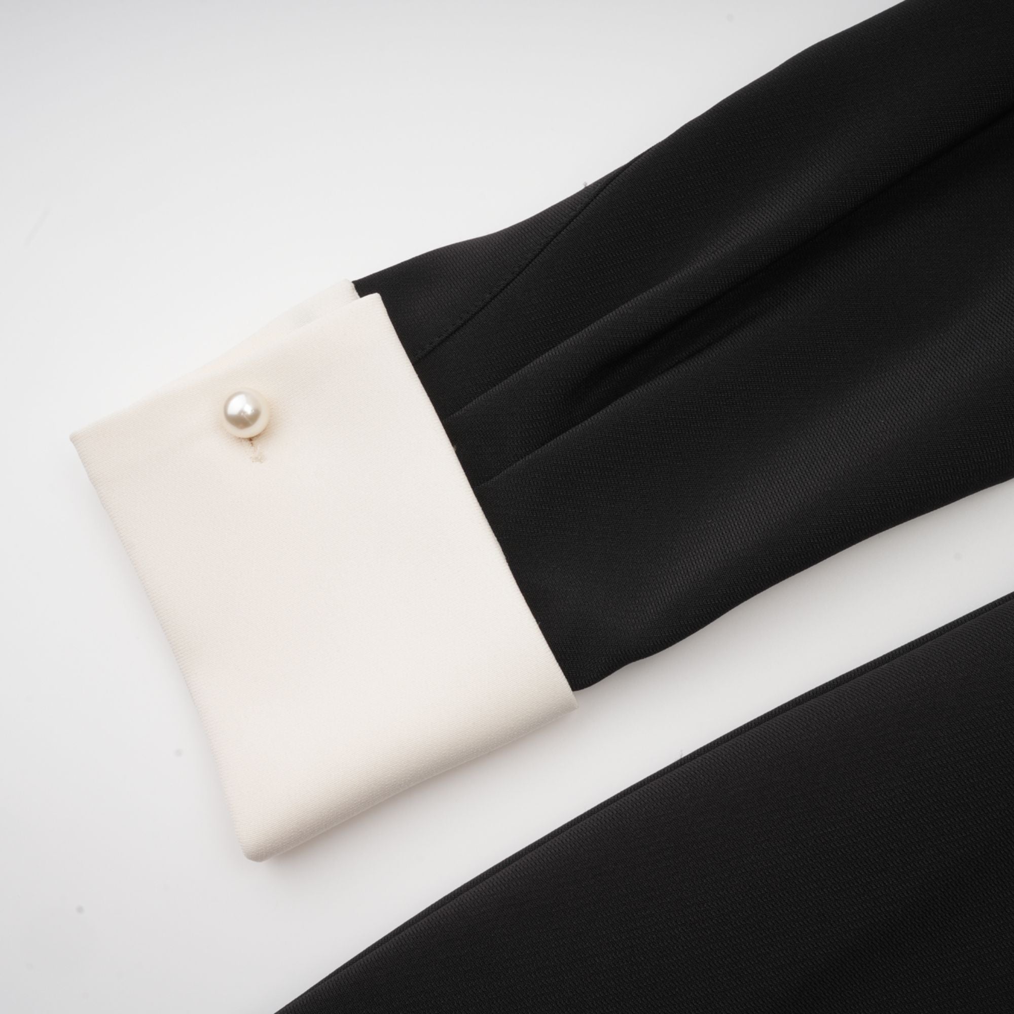 فستان قصير مزين بألوان متباينة من Esmée