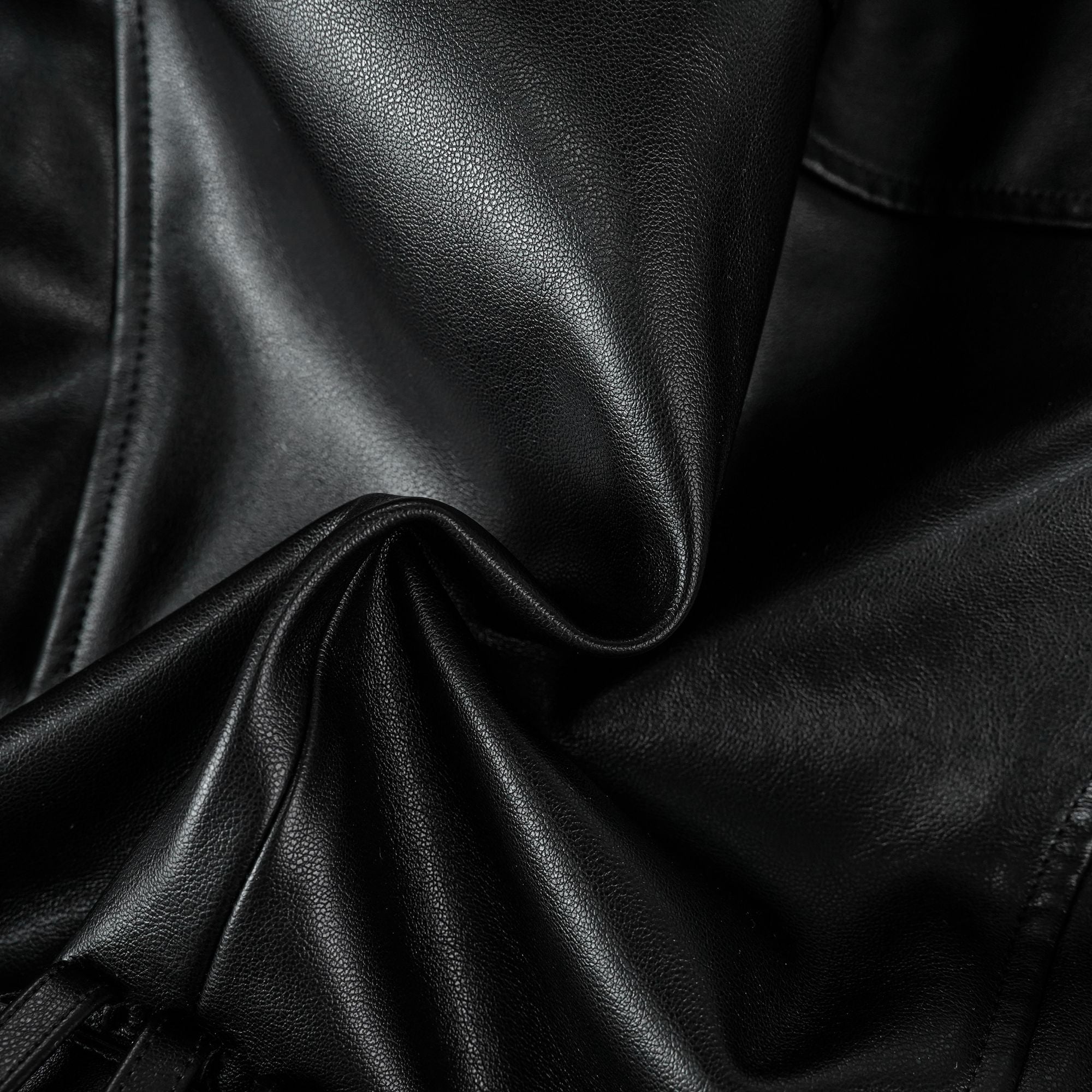 سترة إيزابيل الجلدية الصناعية ذات الحزام الأسود