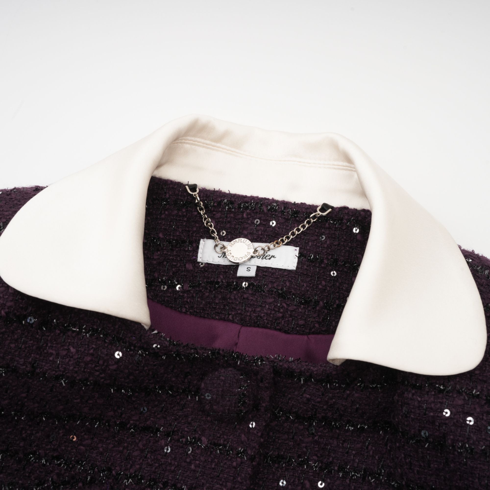 طقم سترة وتنورة من قماش تويد مزين بالترتر باللون الأرجواني من بريجيت