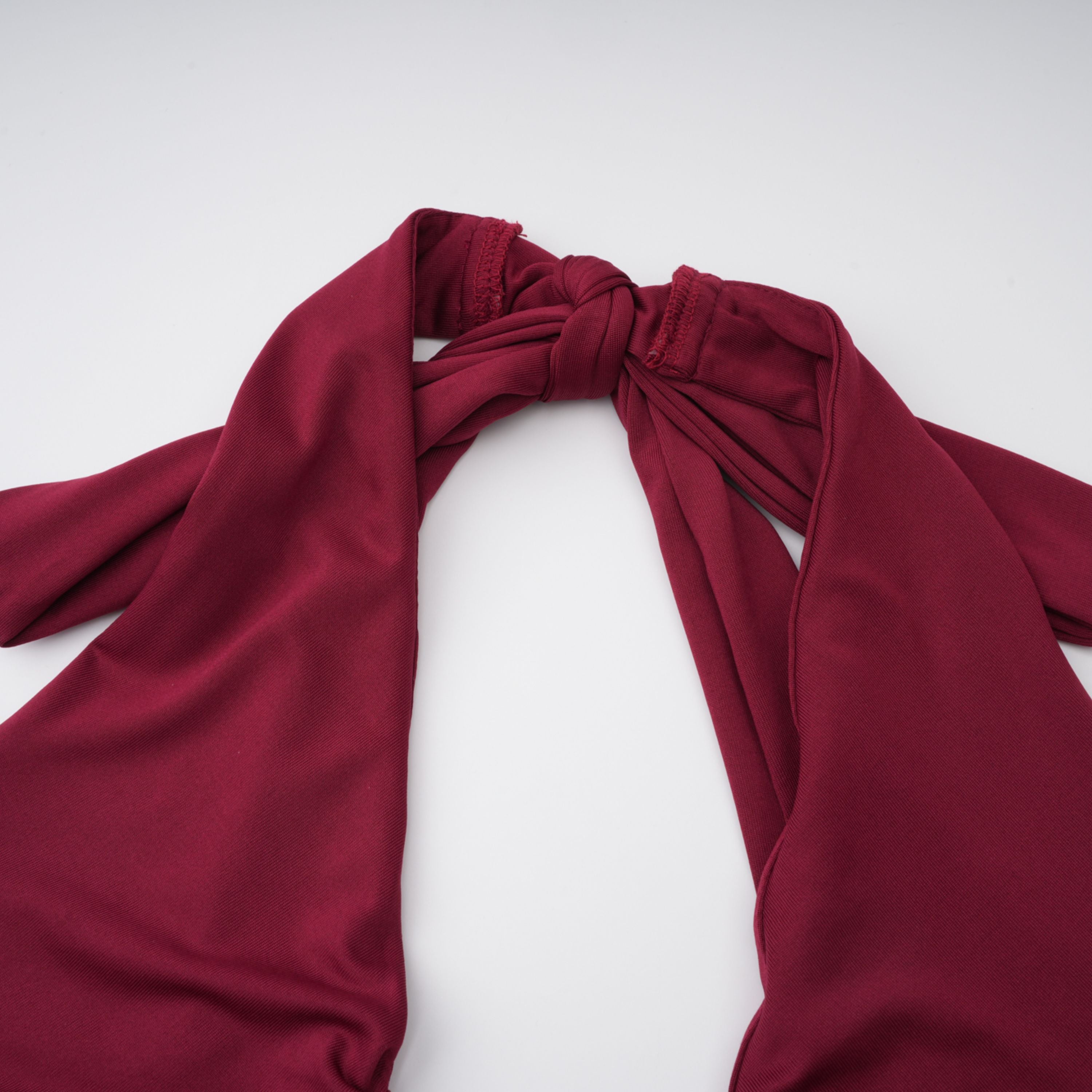 فستان ماكسي مكشكش بقبة هالترنيك من إيغلانتين