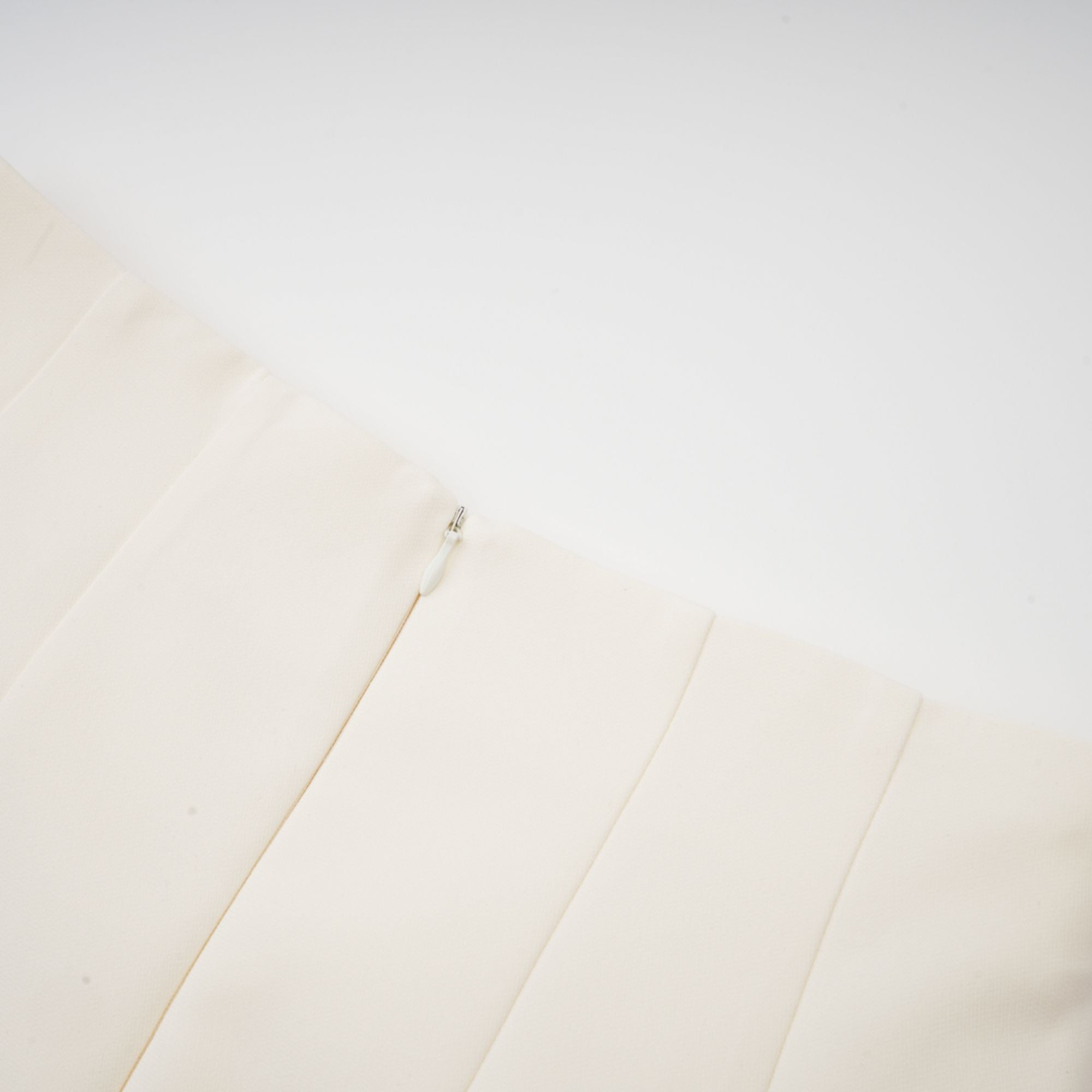 طقم سترة وتنورة متناسقة مزينة بالزهور من Vivien