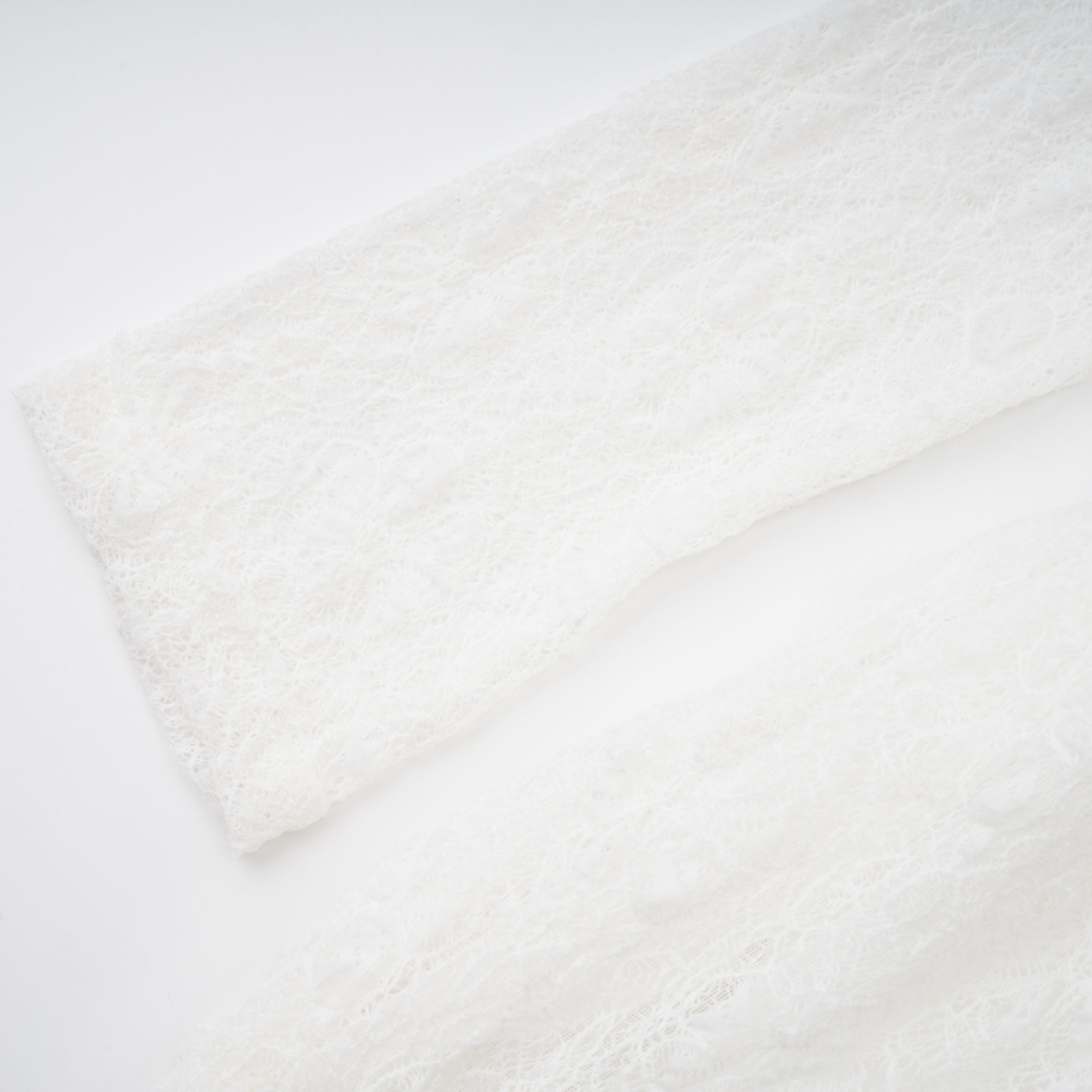 Étincelle Weißes Maxikleid aus geraffter Spitze (Endgültiger Verkauf – nur in den USA)