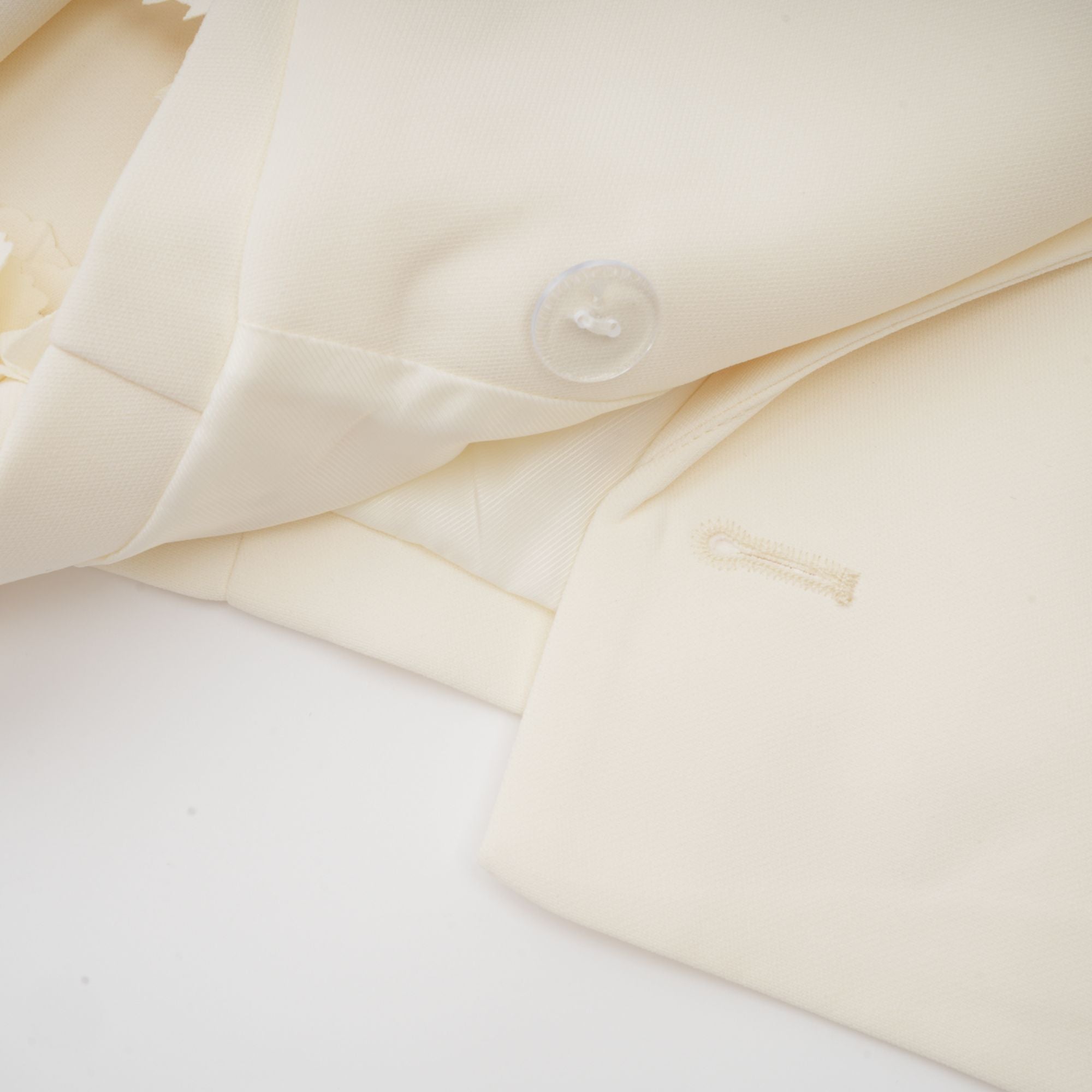 طقم سترة وتنورة متناسقة مزينة بالزهور من Vivien