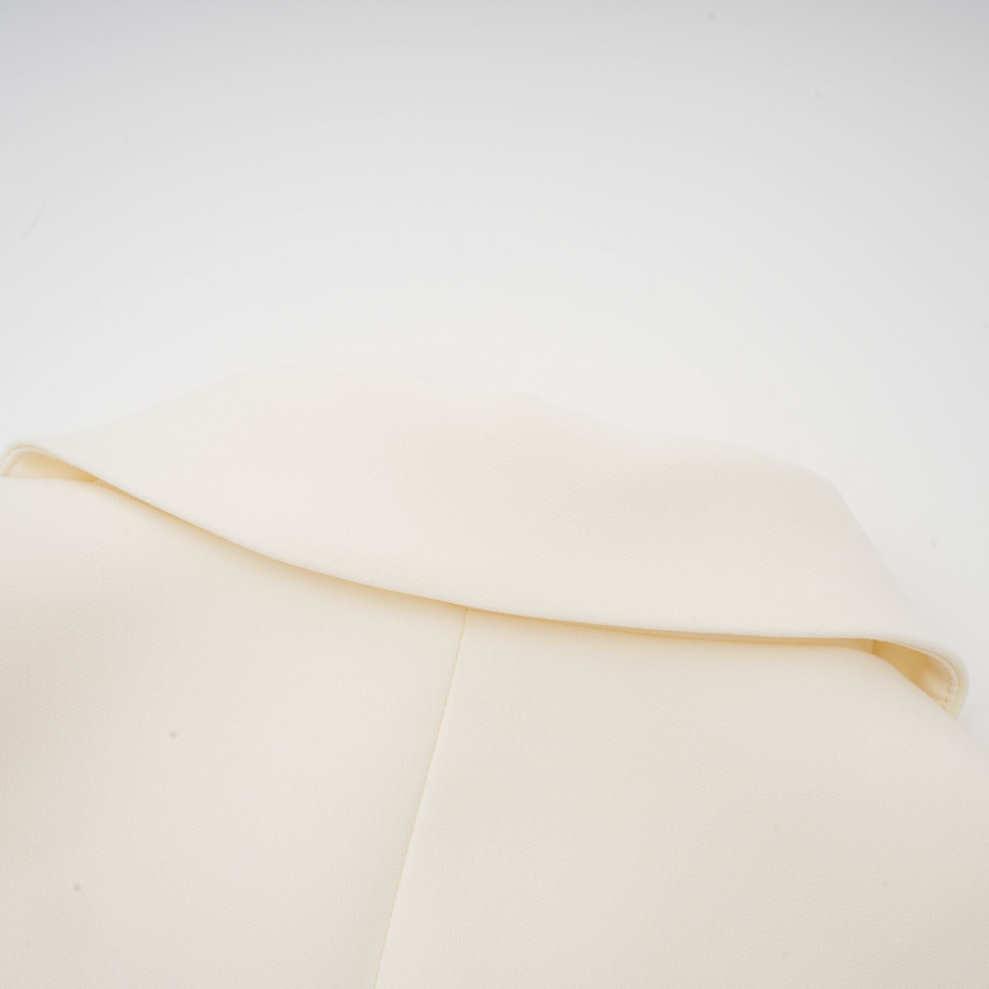 طقم سترة وتنورة متناسقة مزينة بالزهور من Vivien