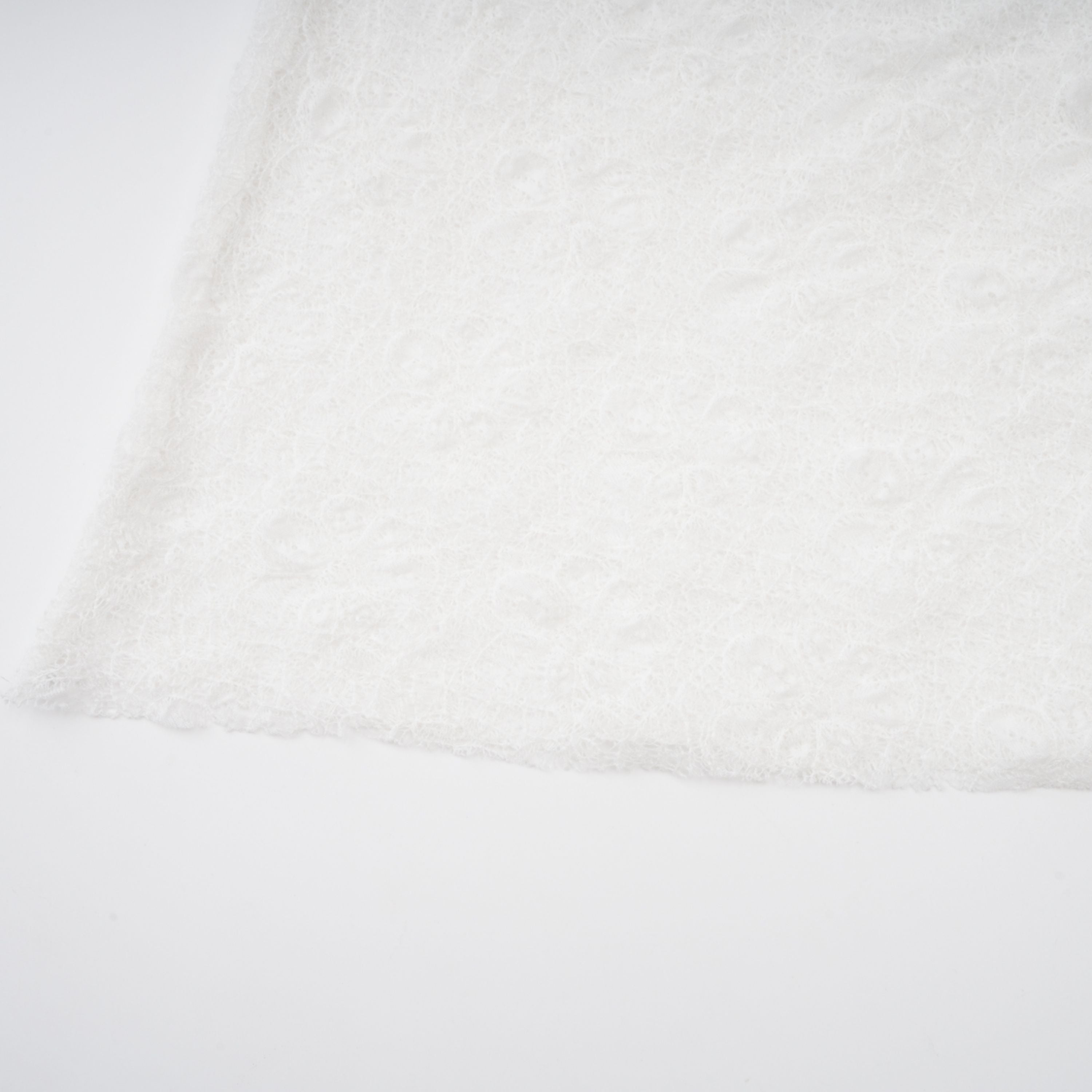 Étincelle Weißes Maxikleid aus geraffter Spitze (Endgültiger Verkauf – nur in den USA)