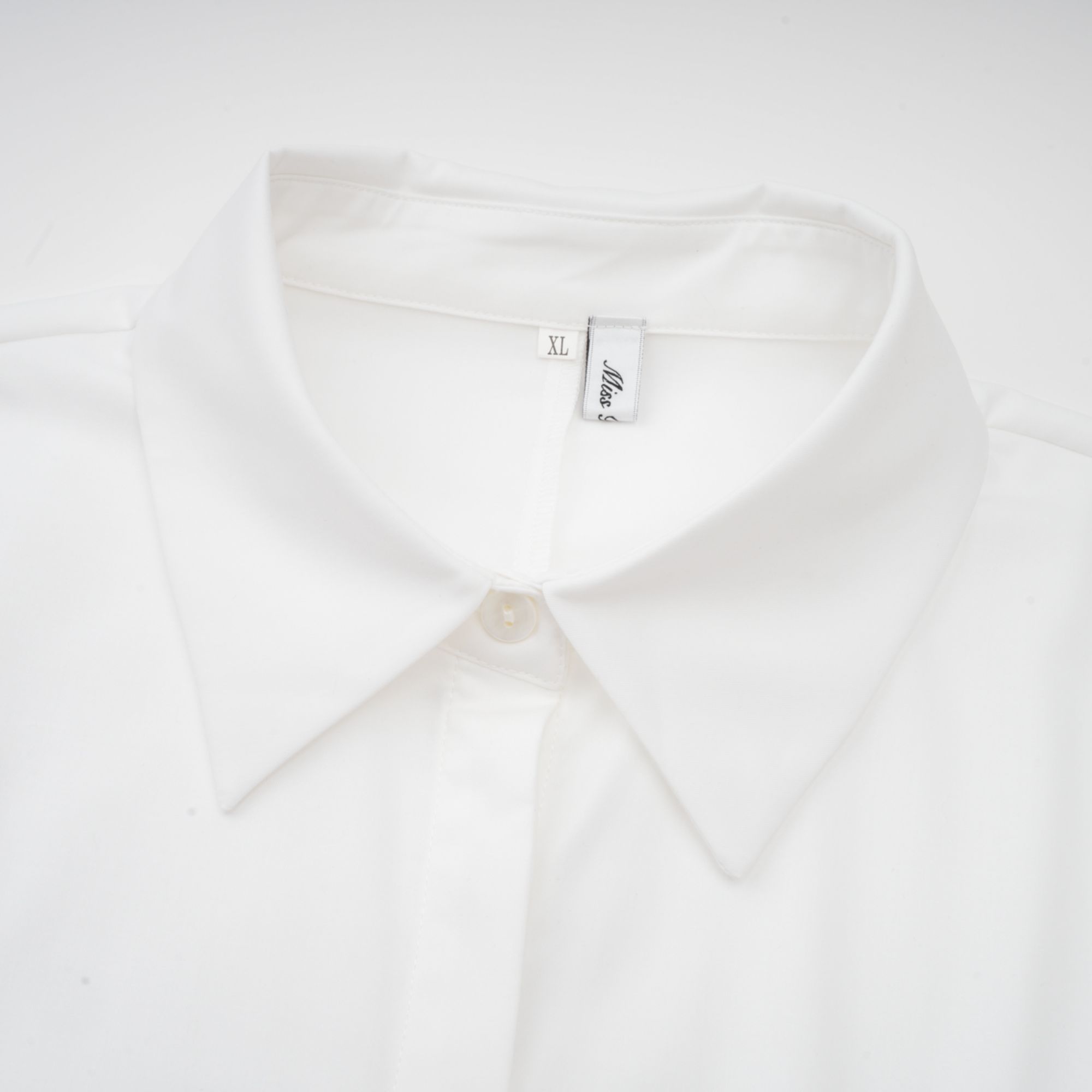 طقم قميص وتنورة متناسقين بطبعات الأزهار من Léonor