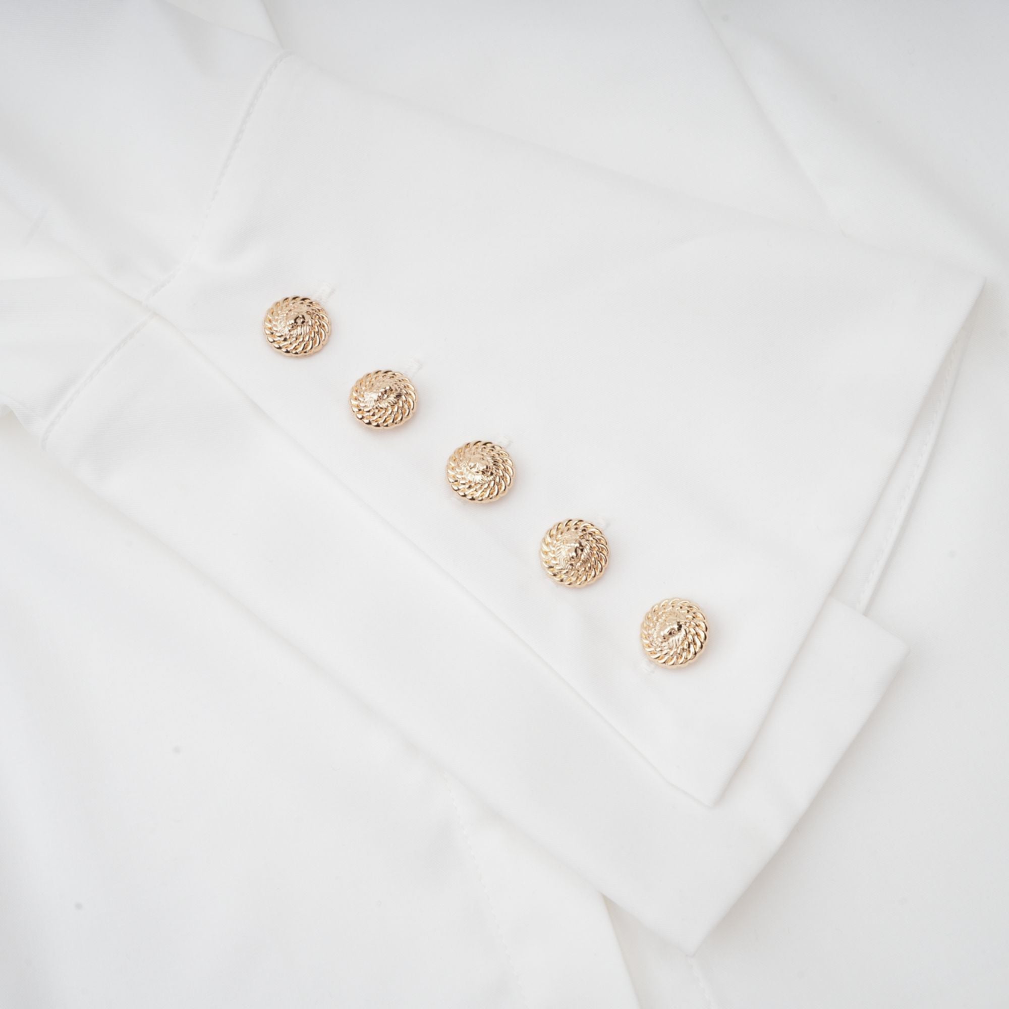 طقم قميص وتنورة متناسقين بطبعات الأزهار من Léonor