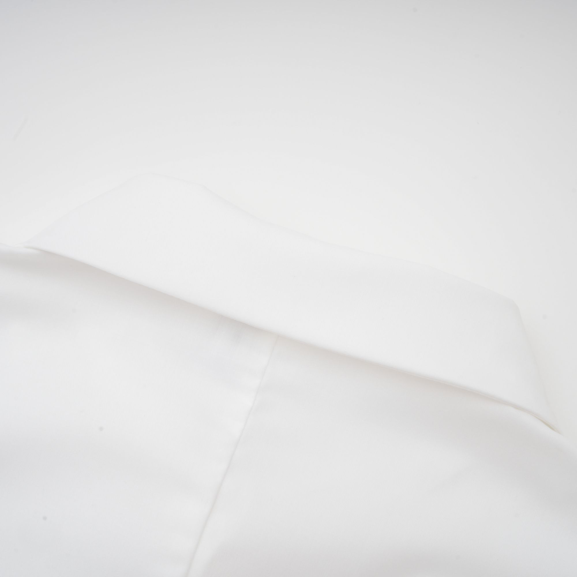 طقم قميص وتنورة متناسقين بطبعات الأزهار من Léonor