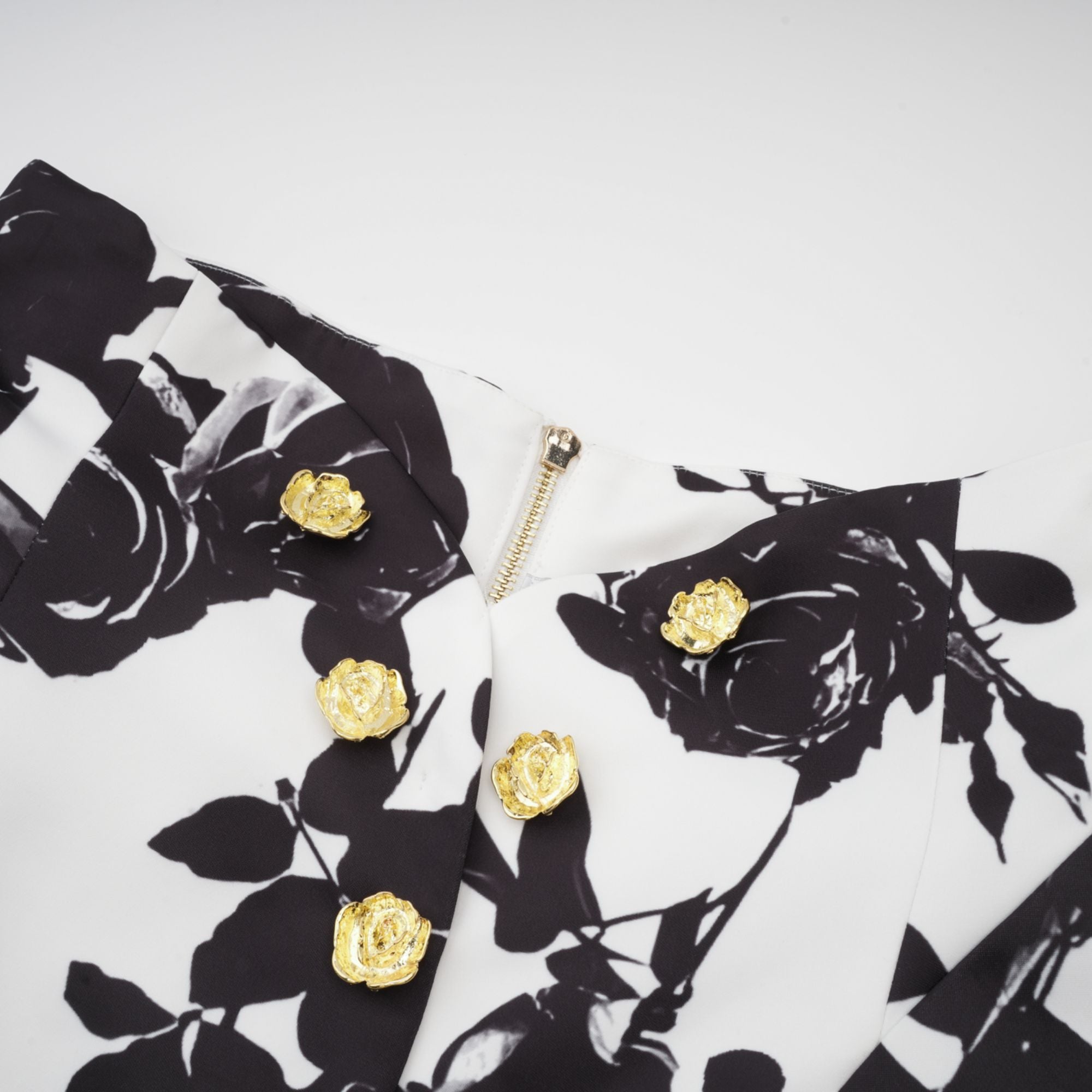 طقم قميص وتنورة متناسقين بطبعات الأزهار من Léonor