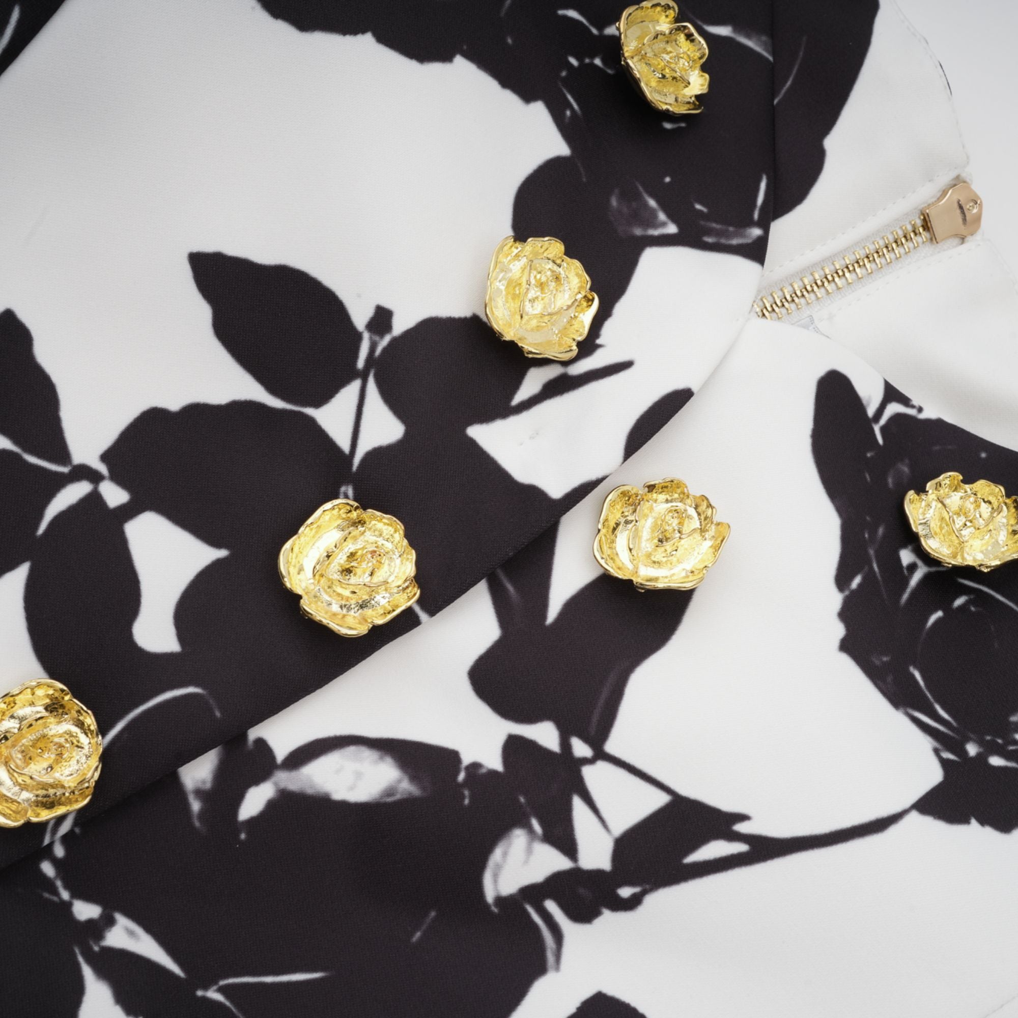 طقم قميص وتنورة متناسقين بطبعات الأزهار من Léonor