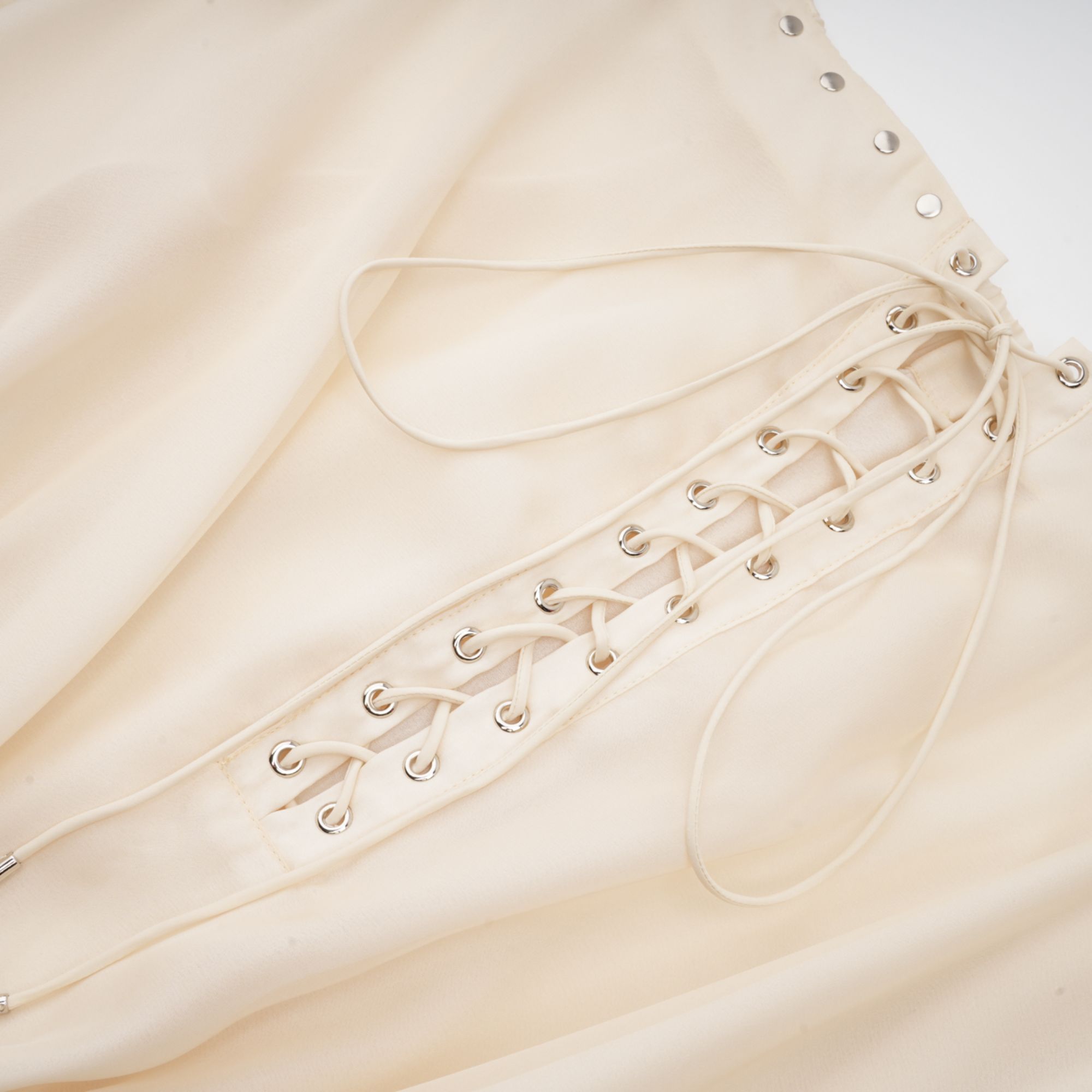 فستان ليزيت شيفون قصير بدون أكتاف