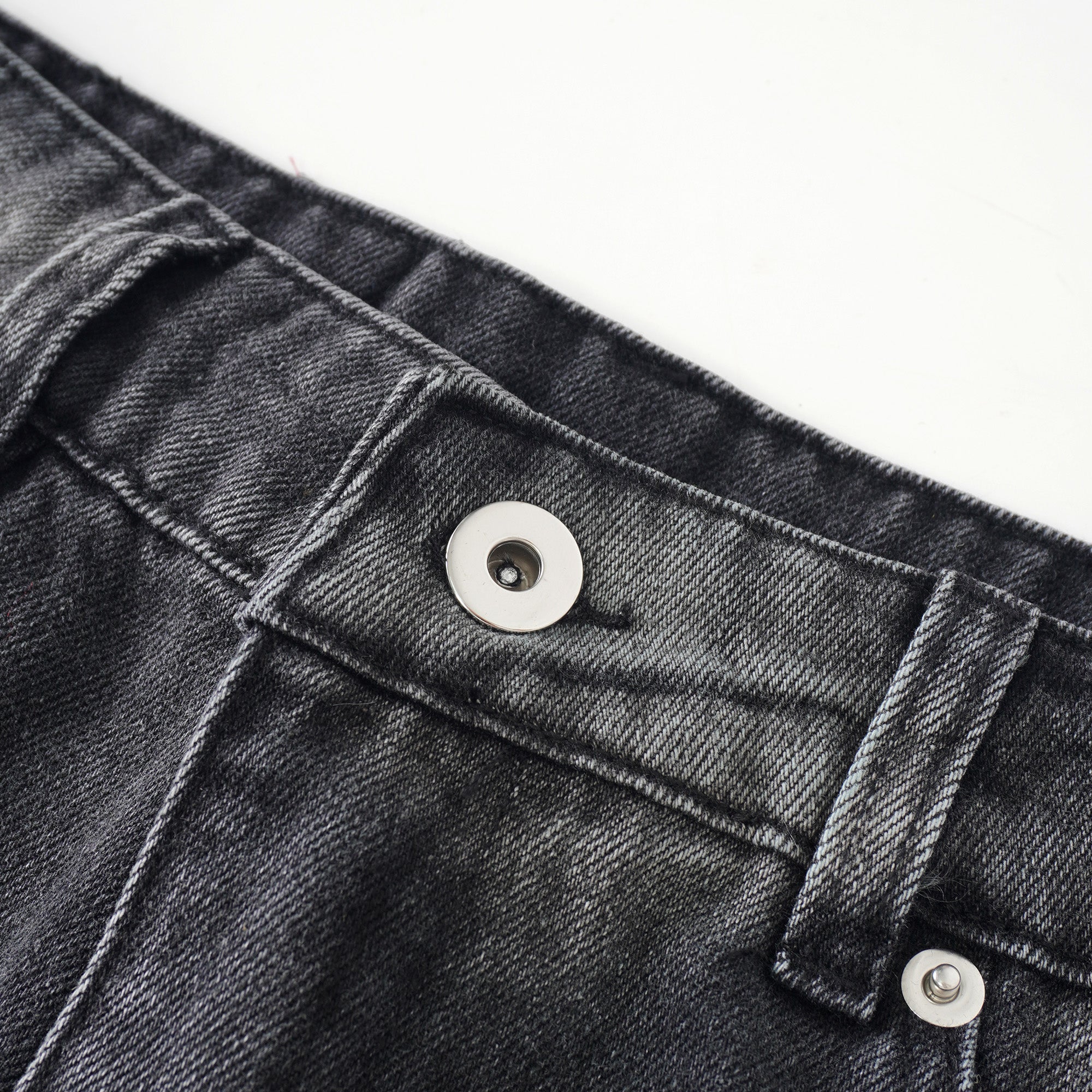 جينز ماديلين أسود مزين بنقشة زهور من الدانتيل