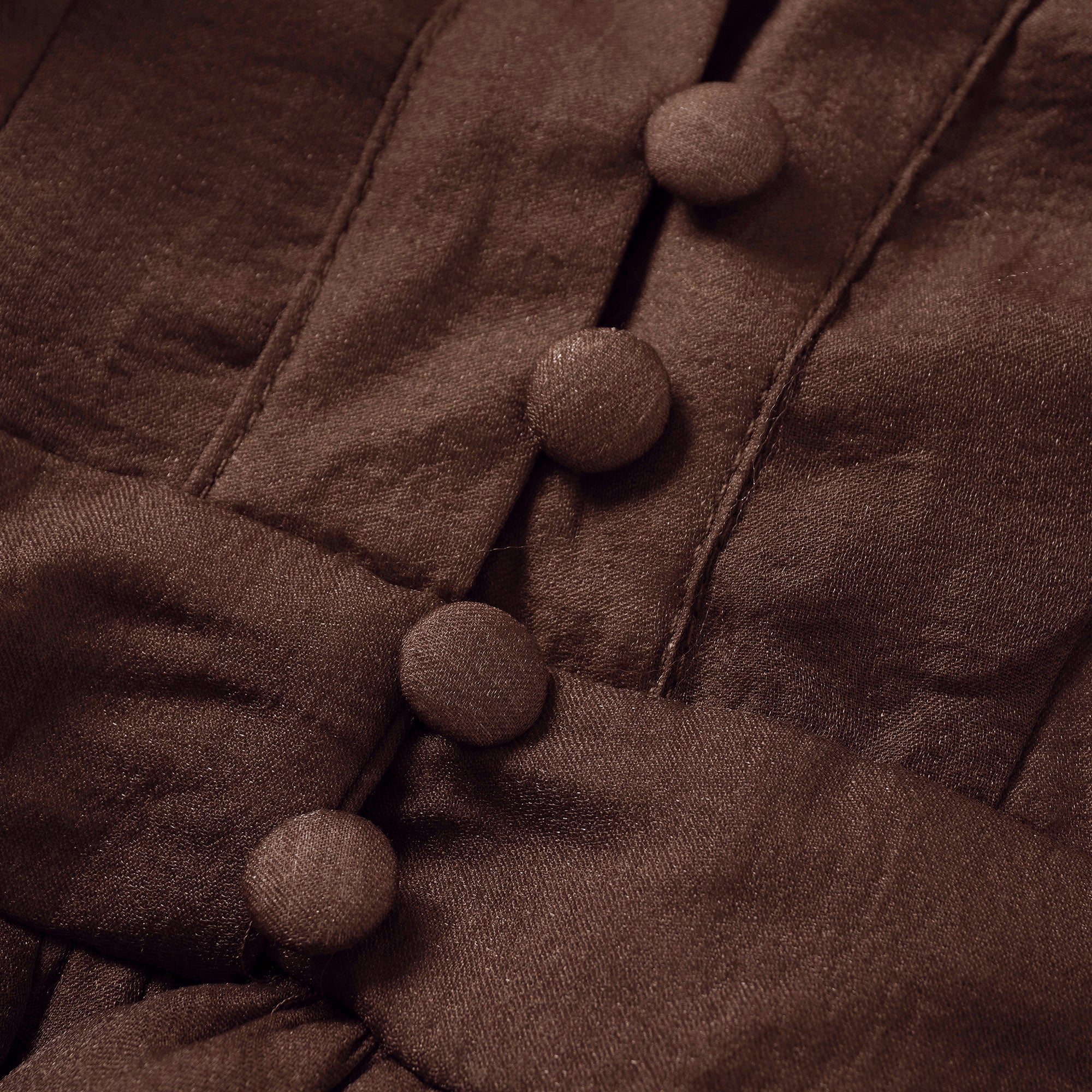 فستان أنابيل براون القصير ذو الكشكشة