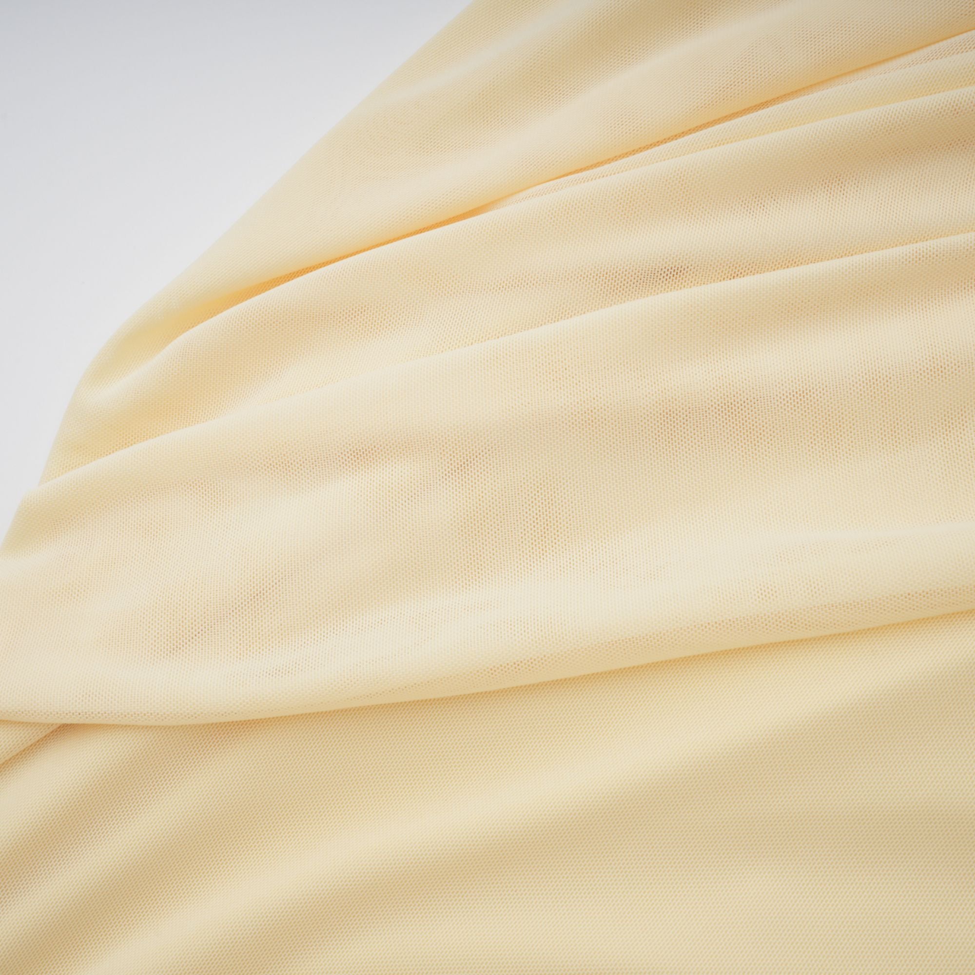 فستان كاثرين ماكسي مطوي غير متماثل باللون الأبيض