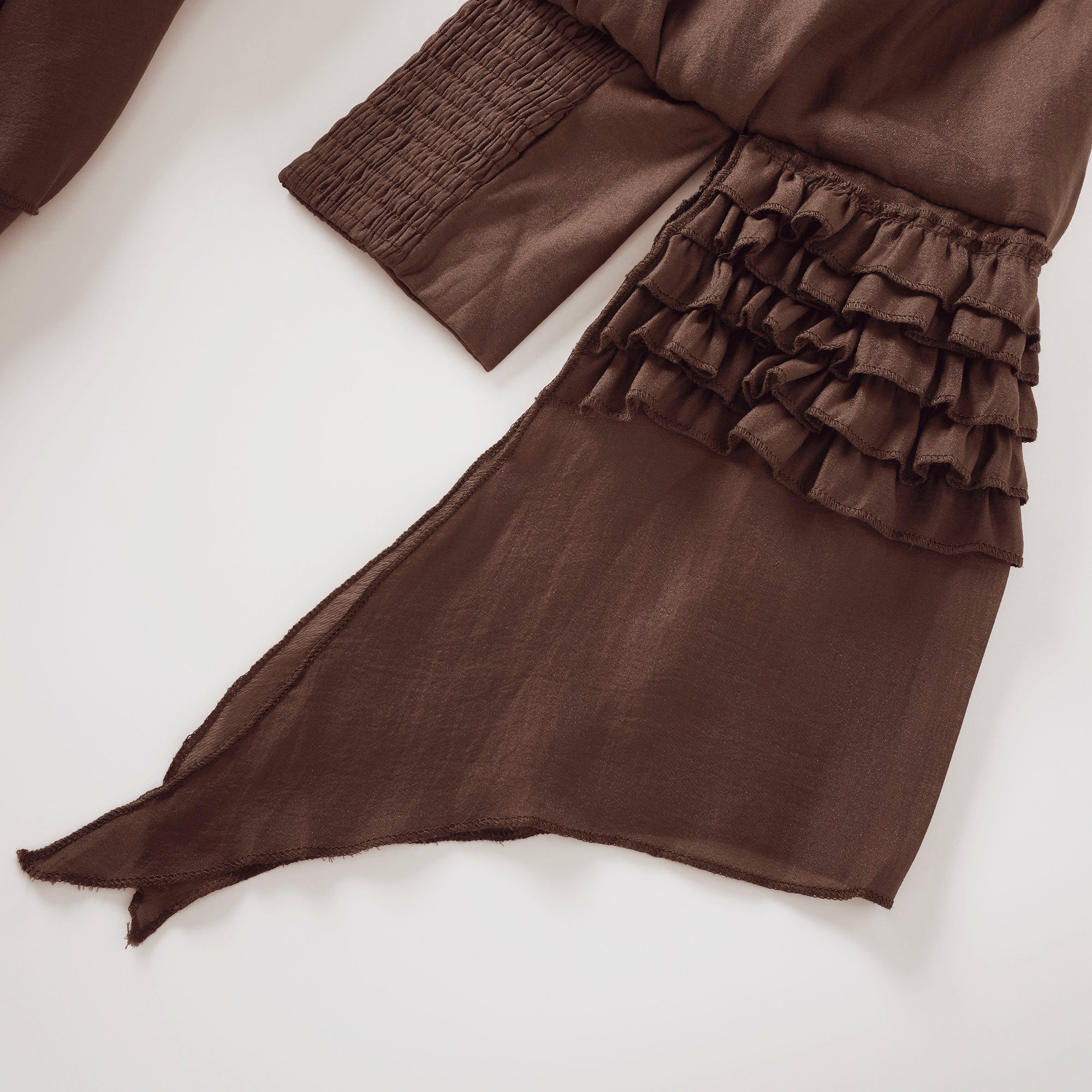 فستان أنابيل براون القصير ذو الكشكشة