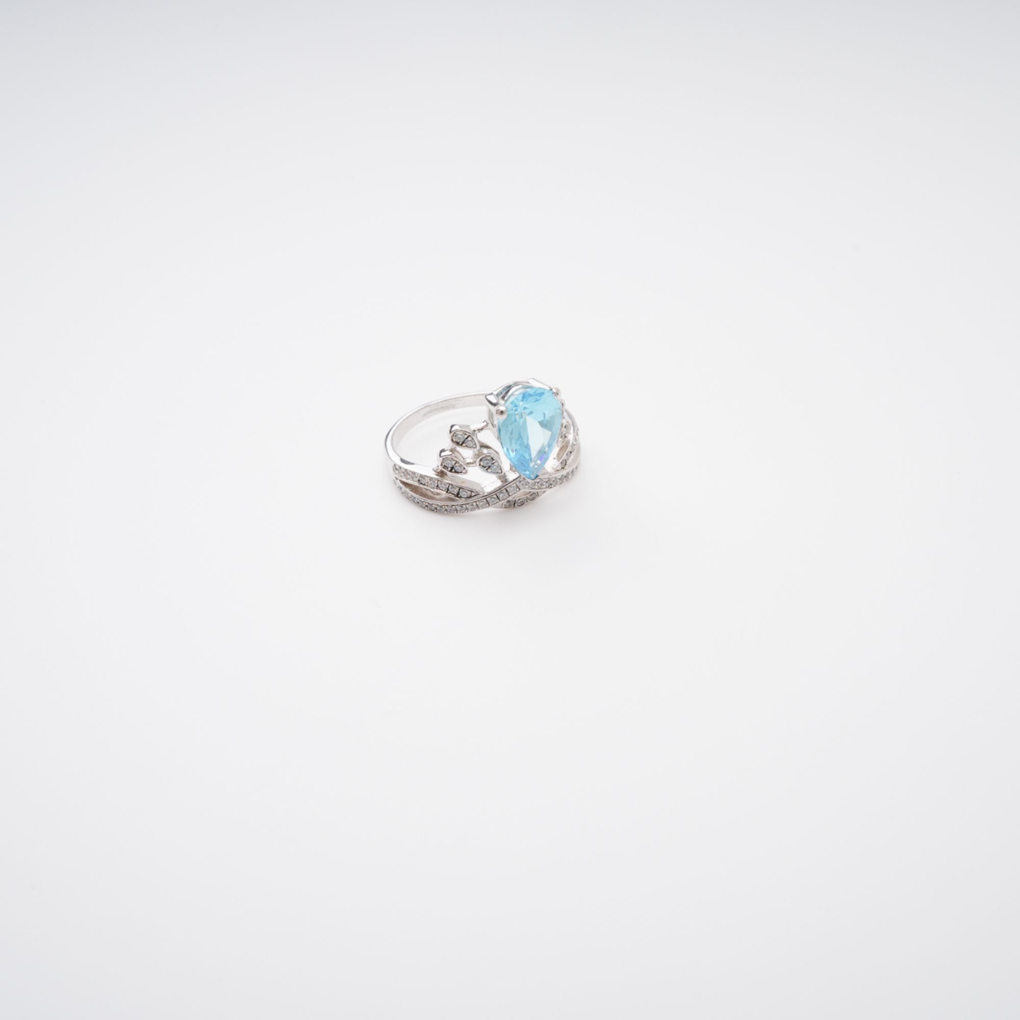 خاتم كوليت من الفضة الإسترلينية مرصع بأحجار كريمة على شكل كمثرى باللون الأزرق