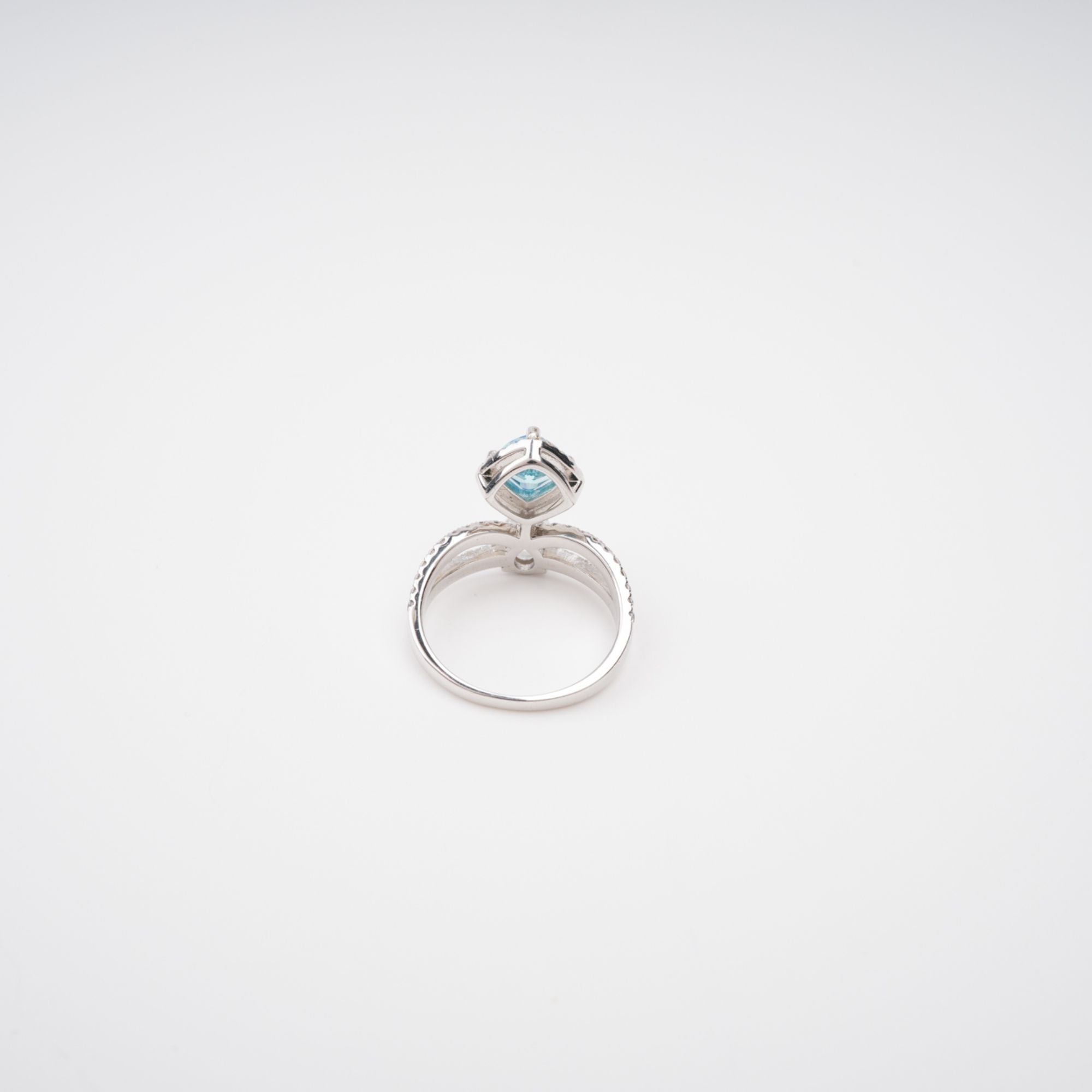 خاتم إيلويز من الفضة الإسترلينية مزين بالكريستال الأزرق