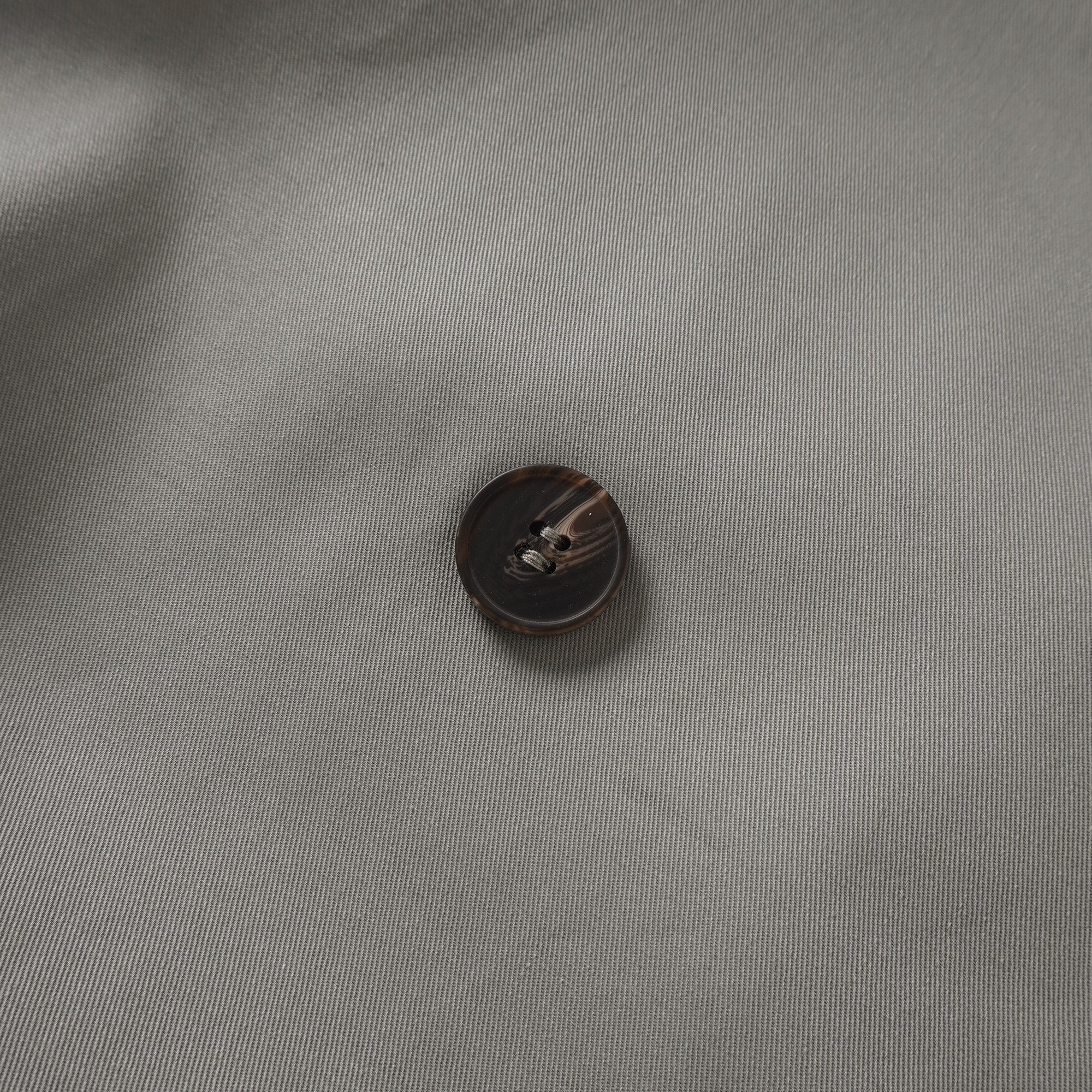 معطف ترنش مافيس جراي غير متماثل مع حزام على الخصر