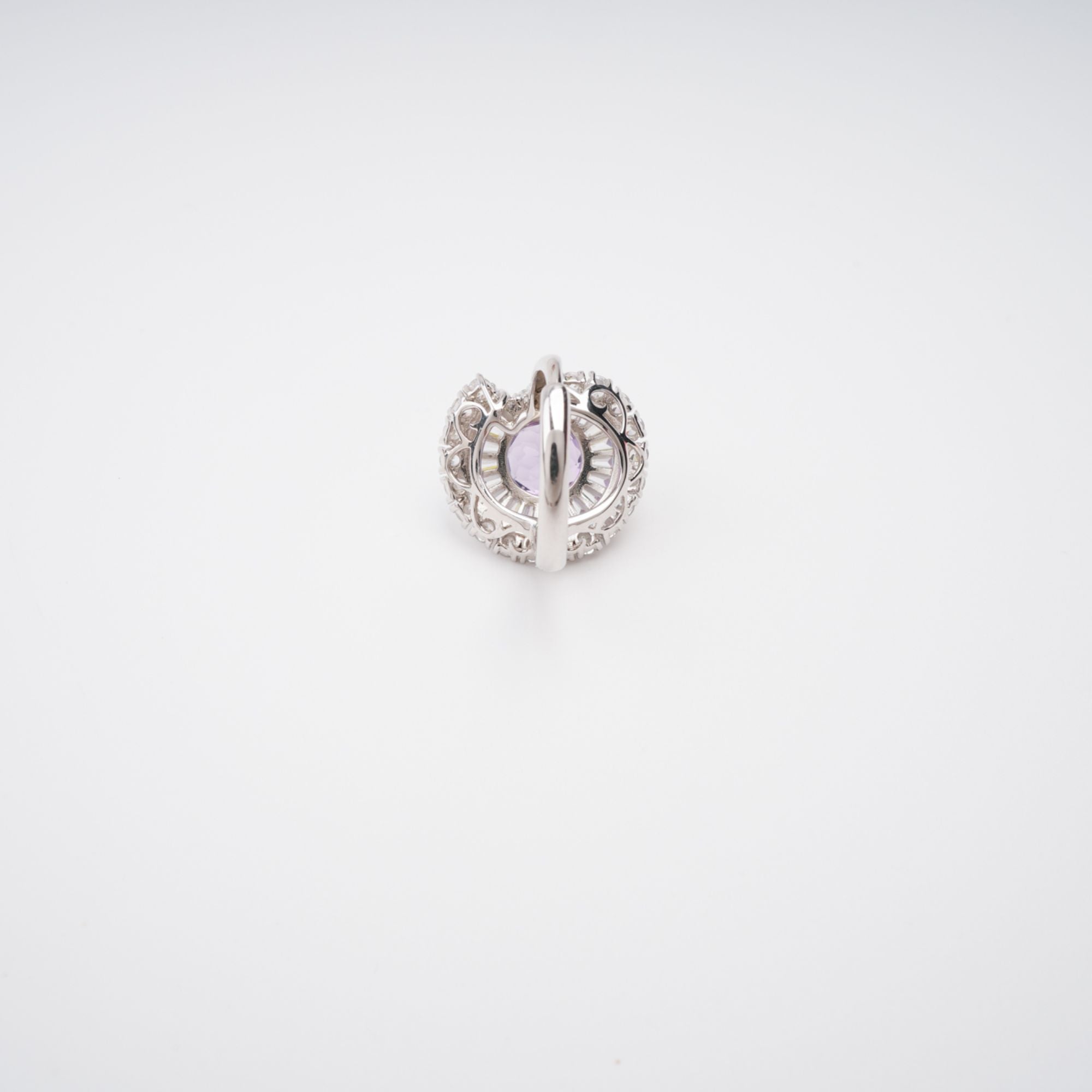 Verstellbarer Margaux-Ring in Lila mit Halo-Fassung