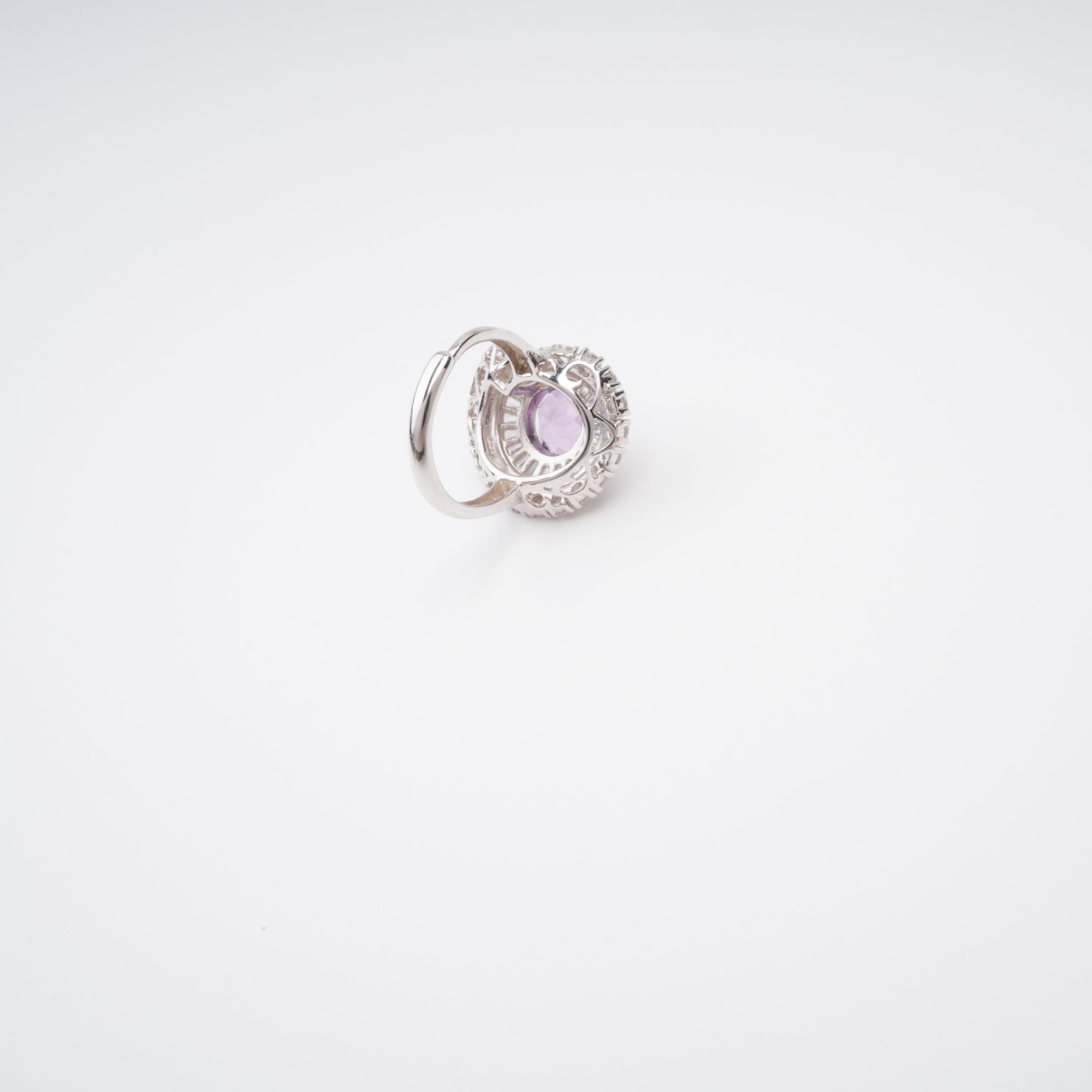 Verstellbarer Margaux-Ring in Lila mit Halo-Fassung