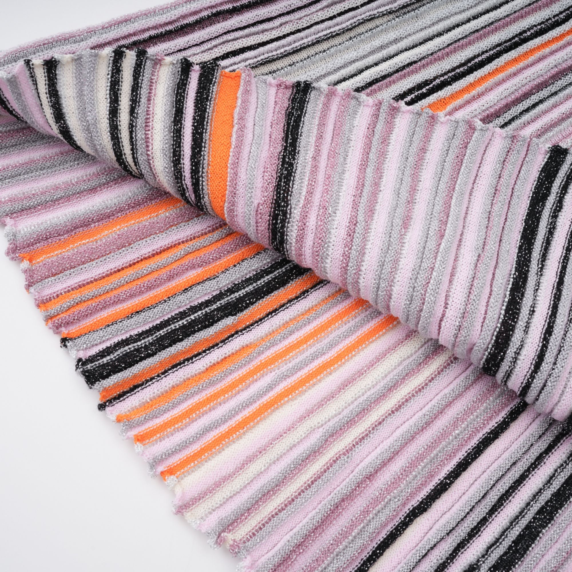 طقم أفروديت المحايد اللامع المطوي المحبوك المطابق