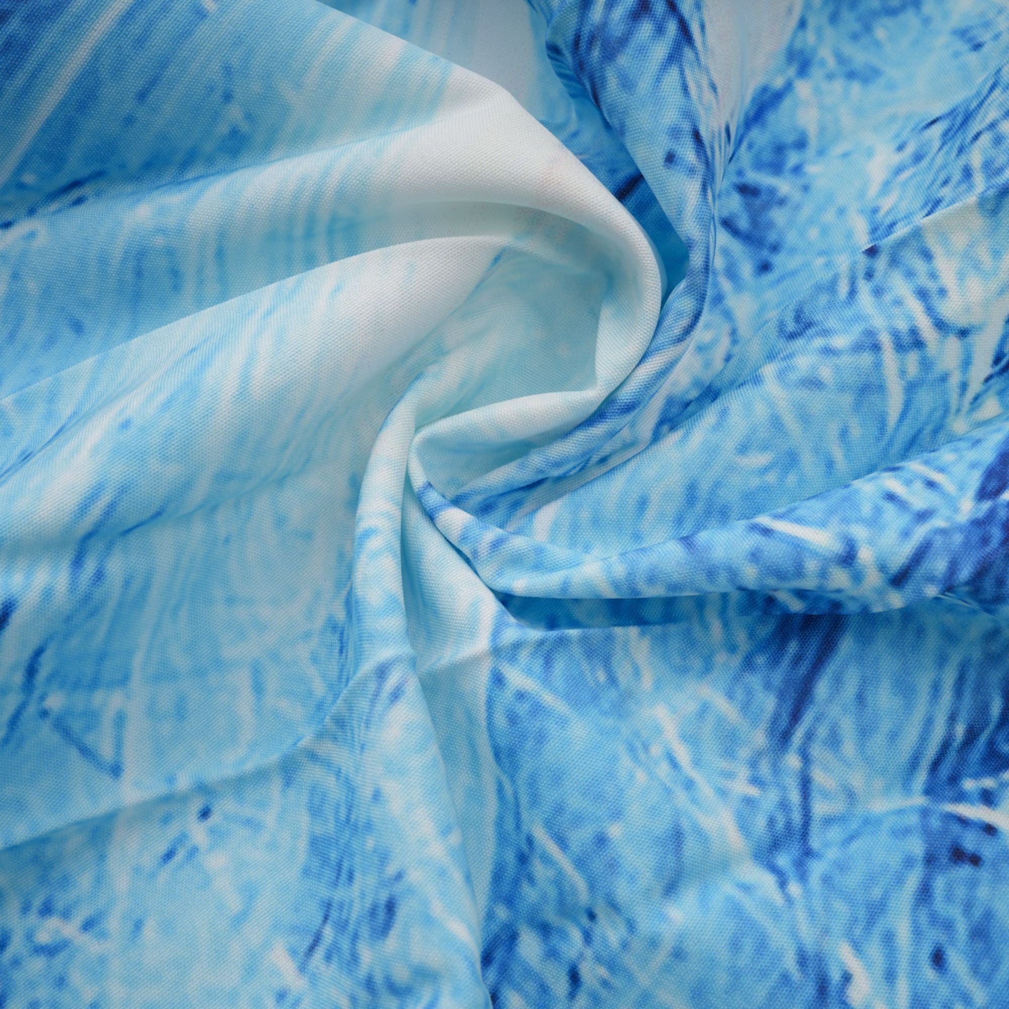 طقم تنورة وعباءة متطابقان بطبعة نقشة ديبي الزرقاء