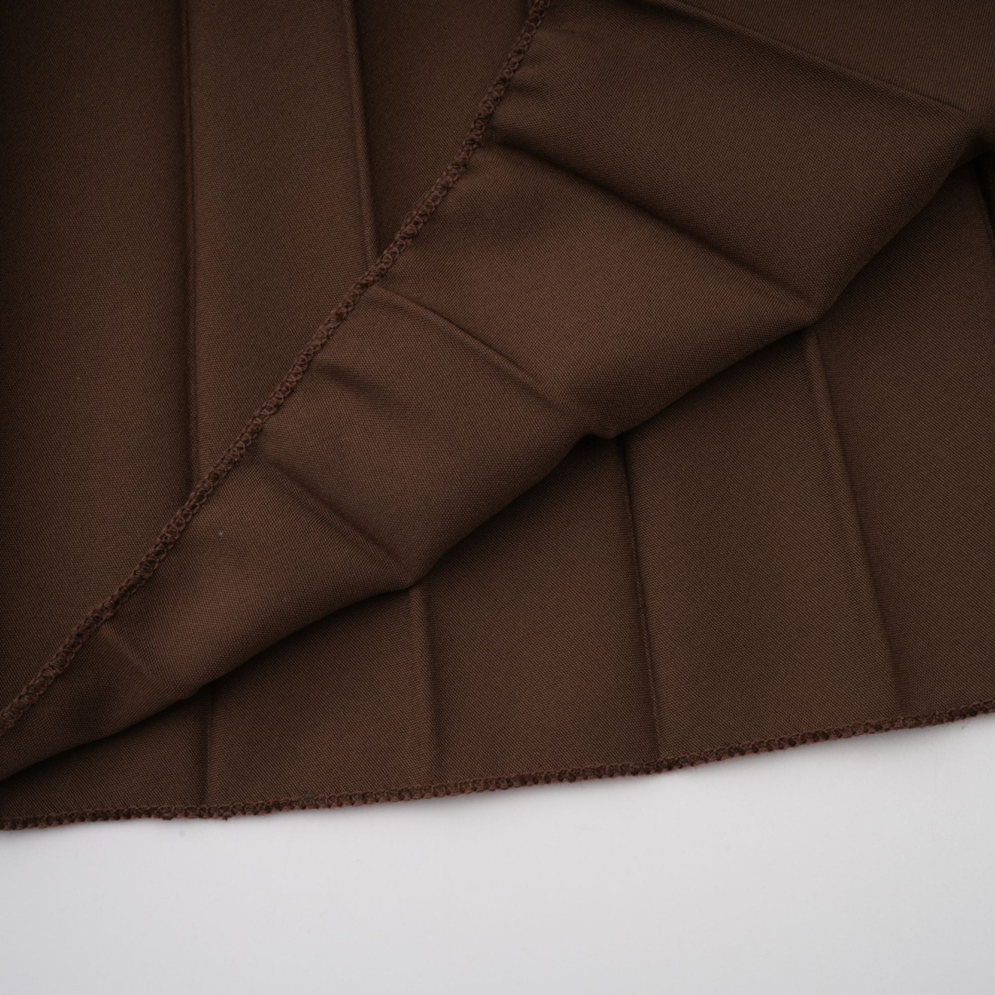 طقم تنورة وقميص مطوي بتصميم عباءة من Adèle