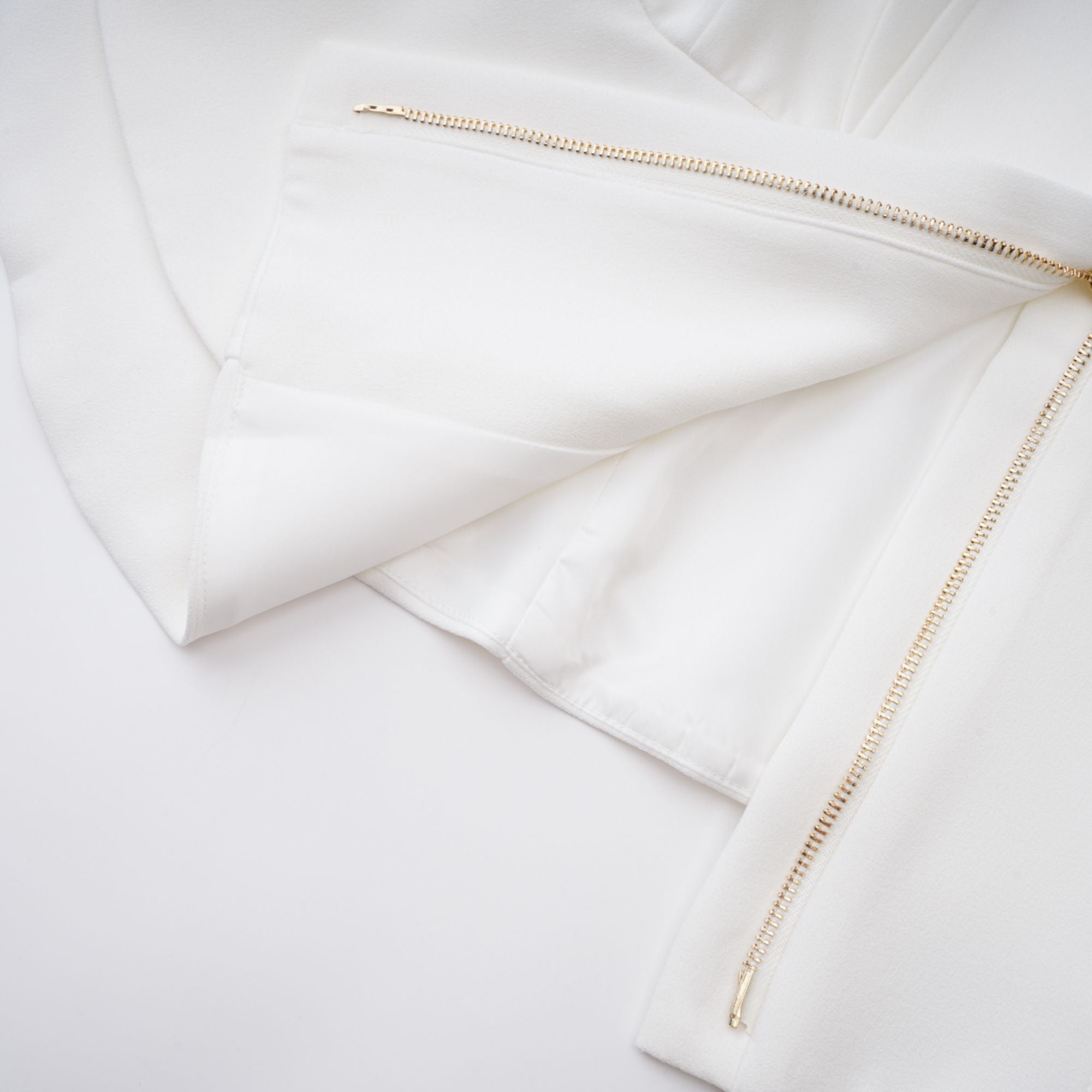 Gwenaëlle Weiße Bluse mit Schößchen-Taille