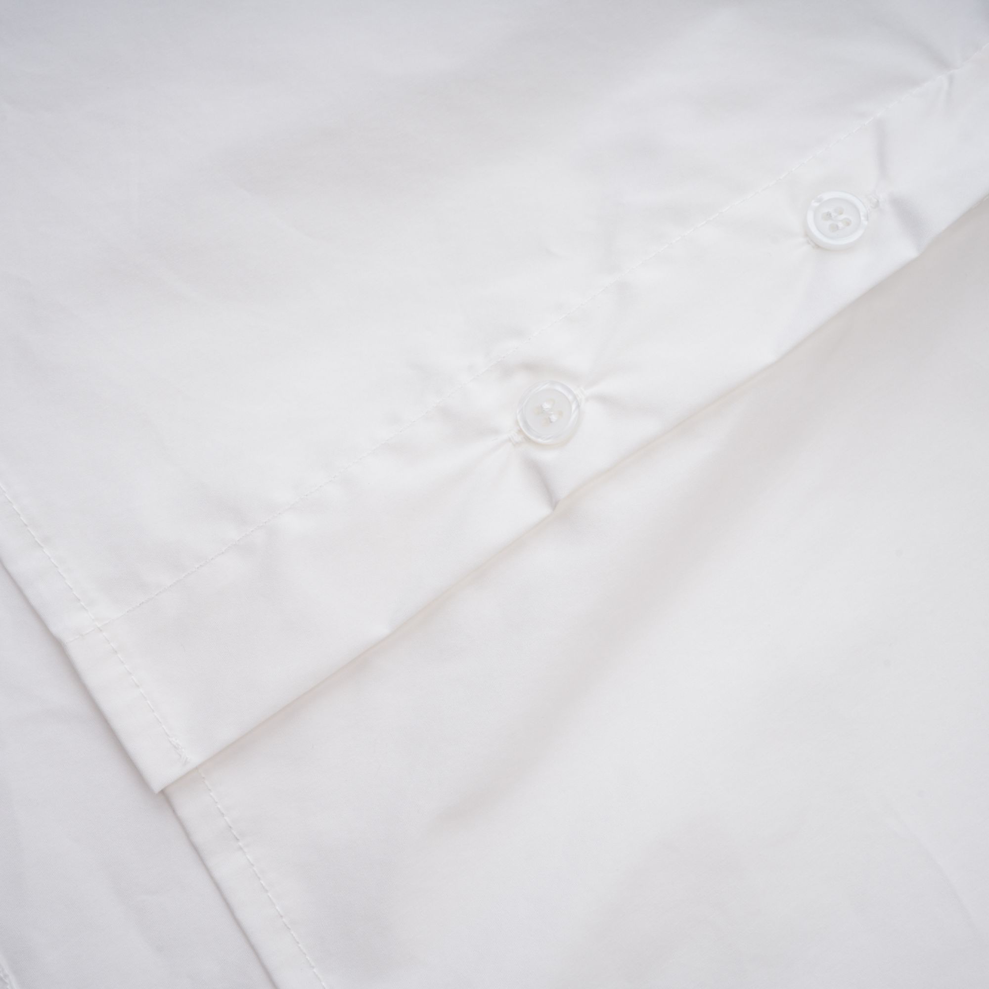 قميص فرناندي الأبيض المزين بلوحة شبكية من أحجار الراين