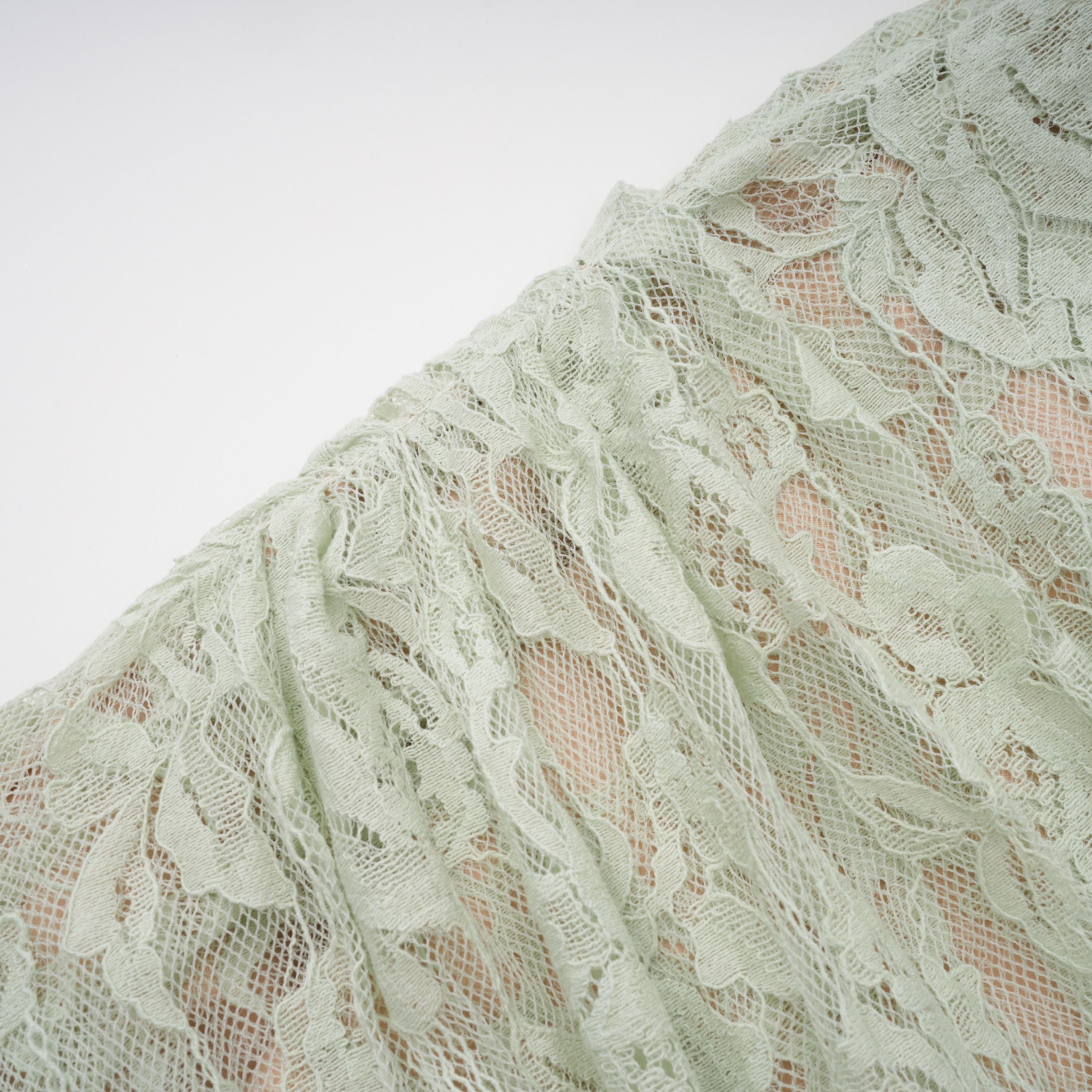 فستان قصير من الدانتيل الزهري شبه الشفاف بلون أخضر ساج من أليكسيس