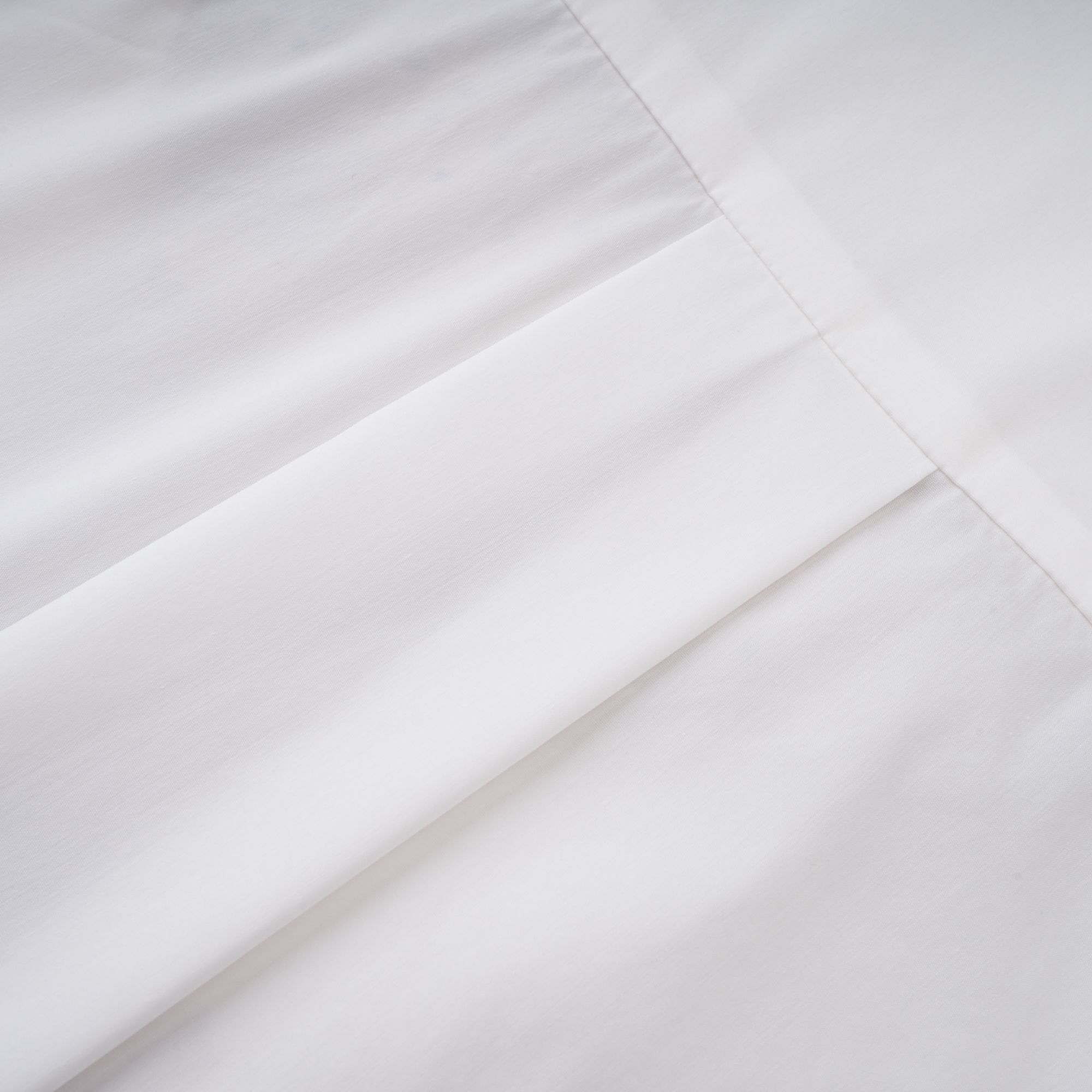 قميص فرناندي الأبيض المزين بلوحة شبكية من أحجار الراين