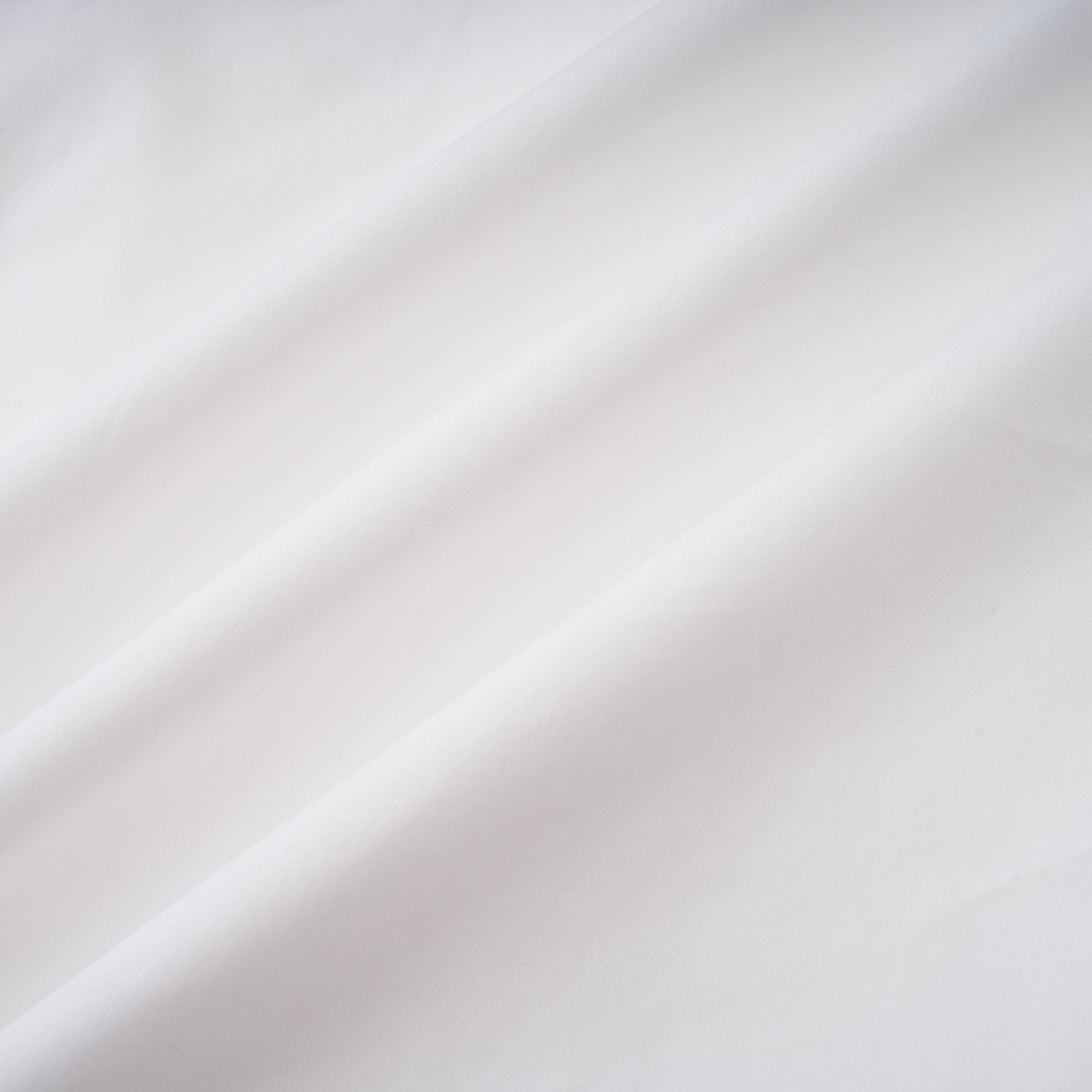 قميص فرناندي الأبيض المزين بلوحة شبكية من أحجار الراين