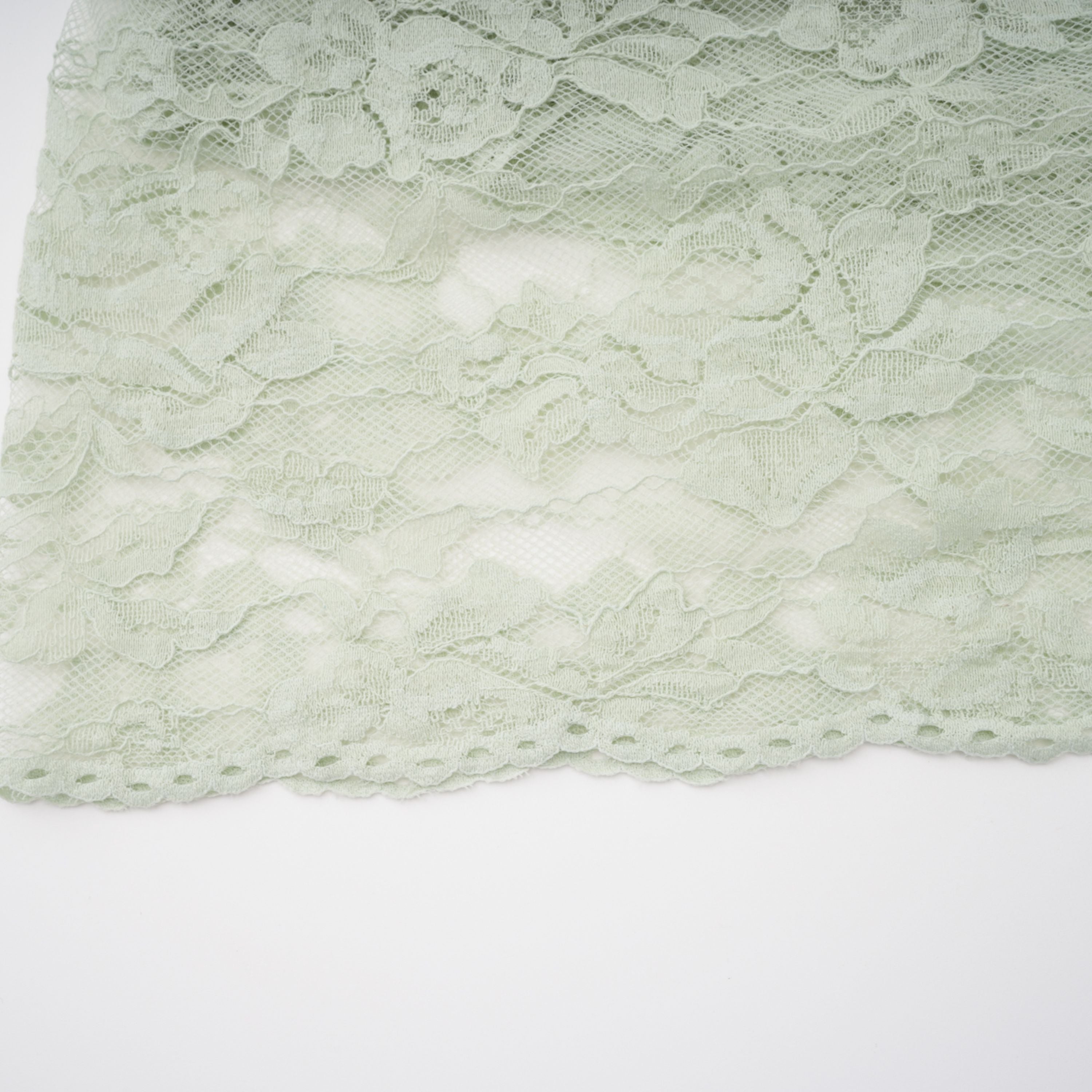 فستان قصير من الدانتيل الزهري شبه الشفاف بلون أخضر ساج من أليكسيس