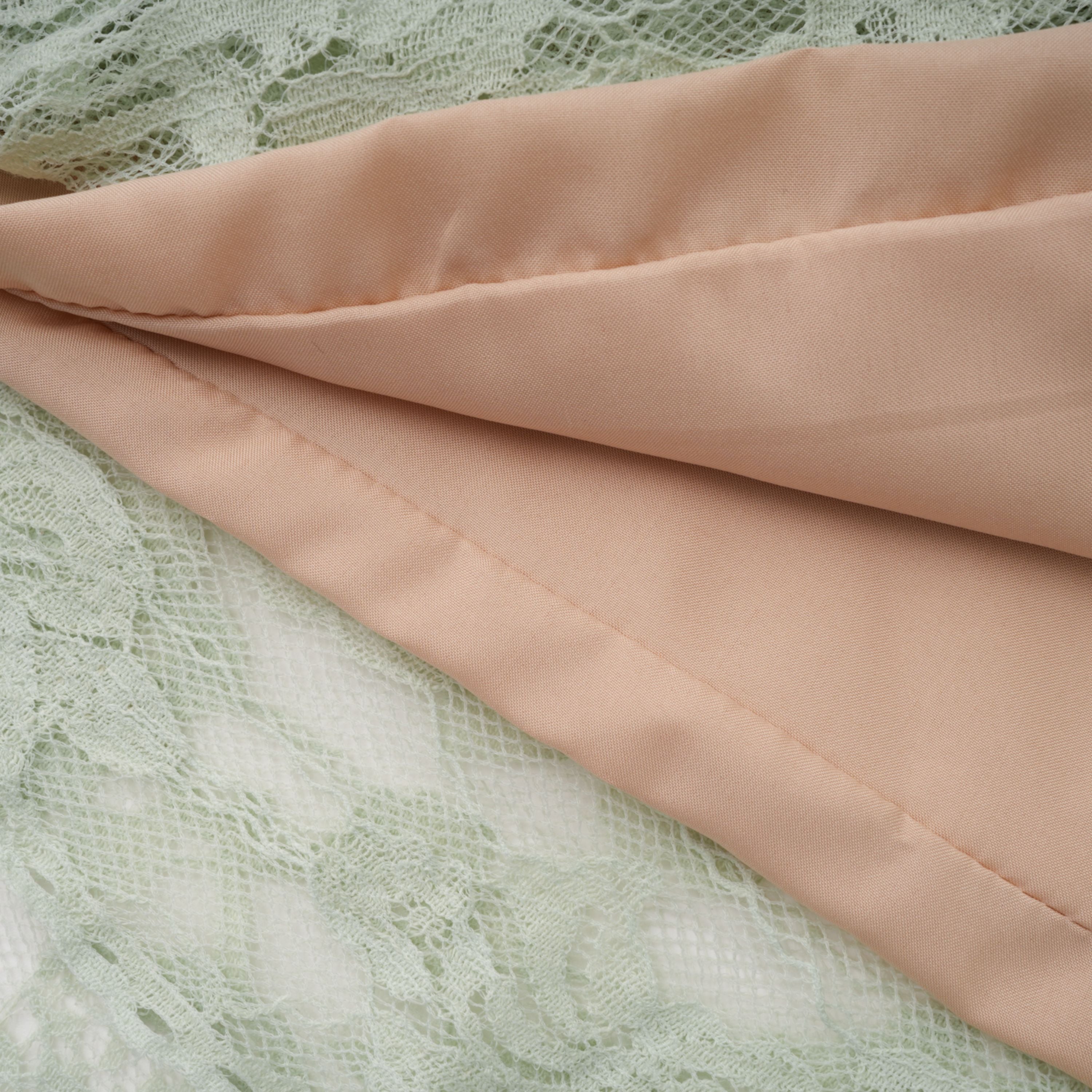 فستان قصير من الدانتيل الزهري شبه الشفاف بلون أخضر ساج من أليكسيس