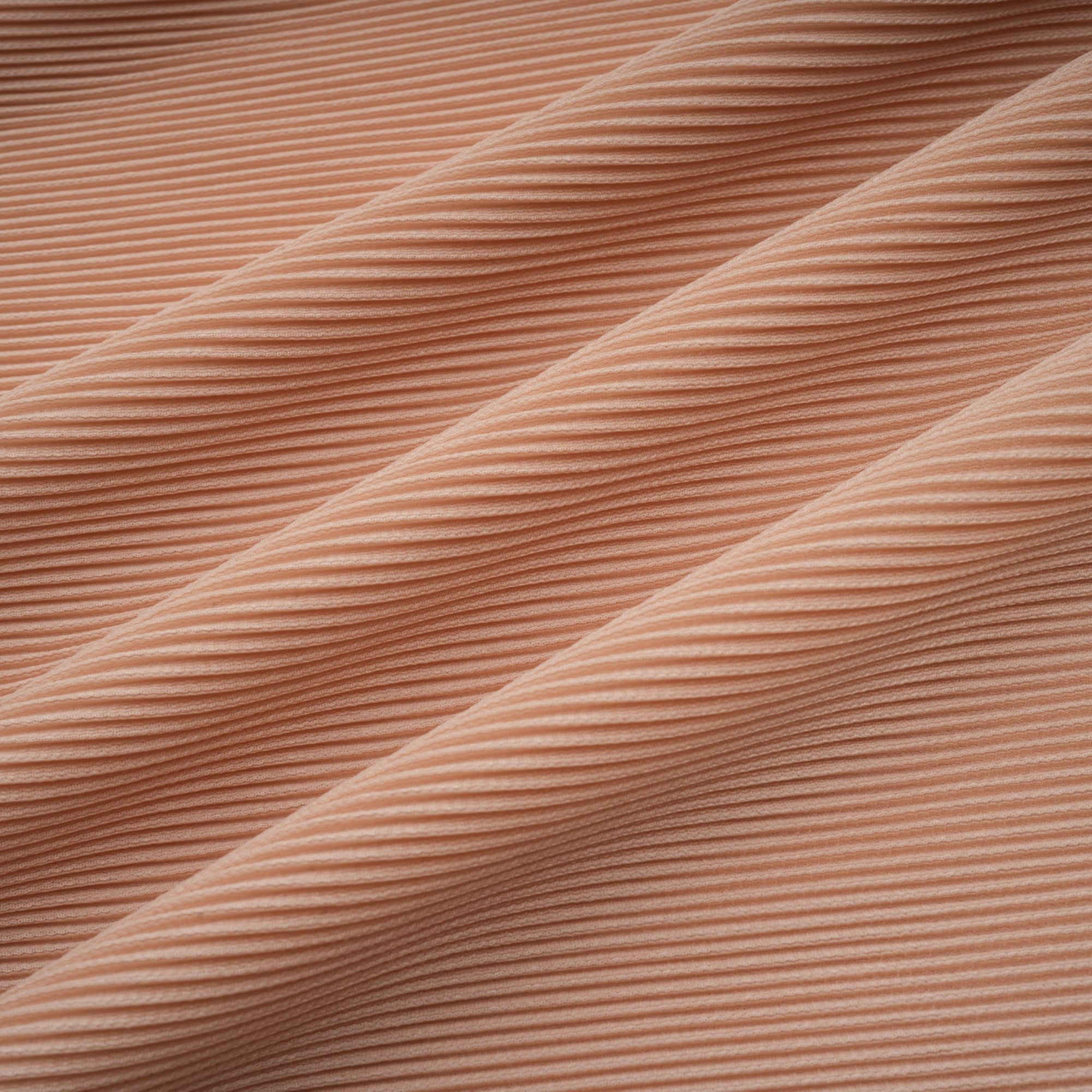 طقم تنورة وقميص مطوي بتصميم عباءة من Adèle