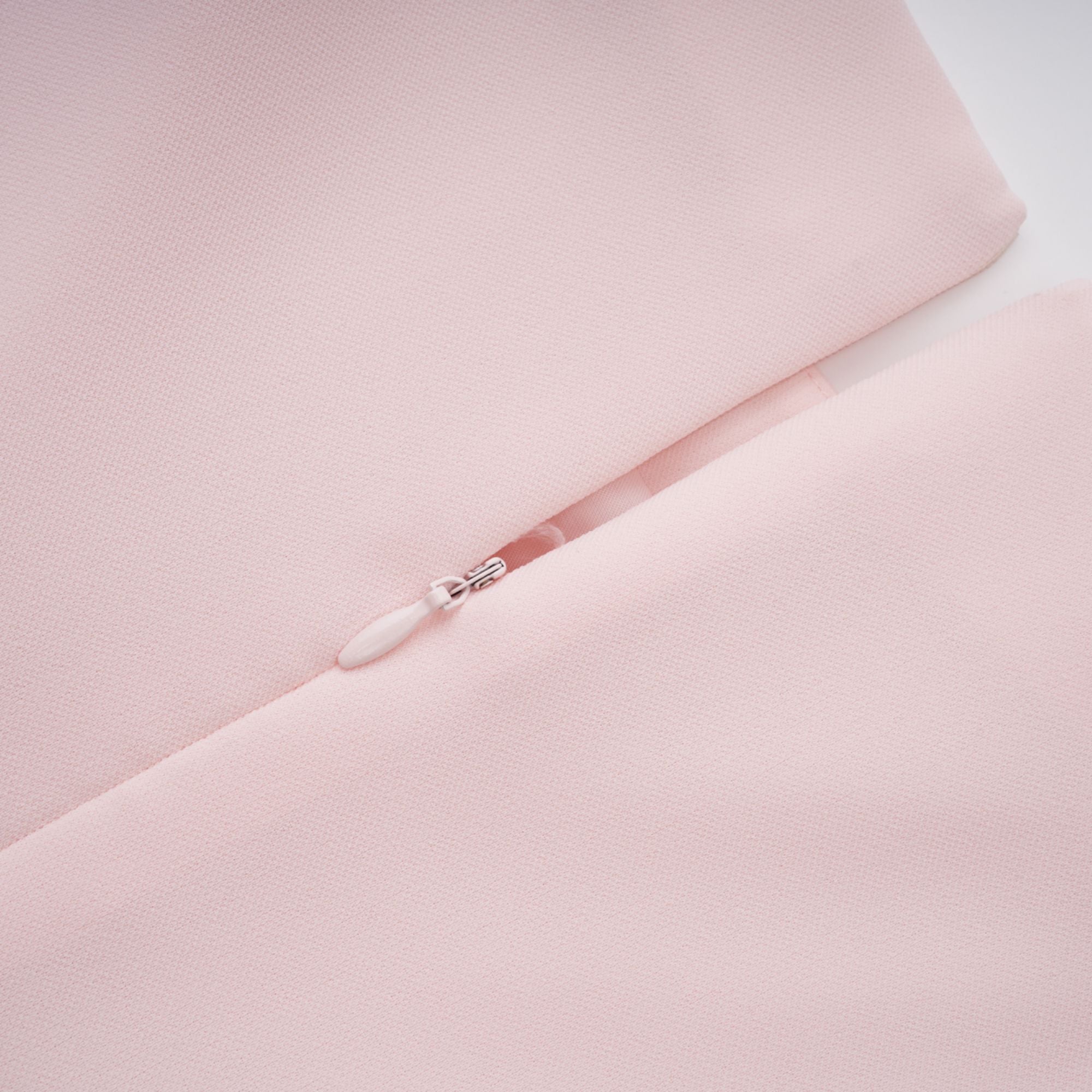 Gunnel Pink – Ausgestelltes, verziertes Maxikleid
