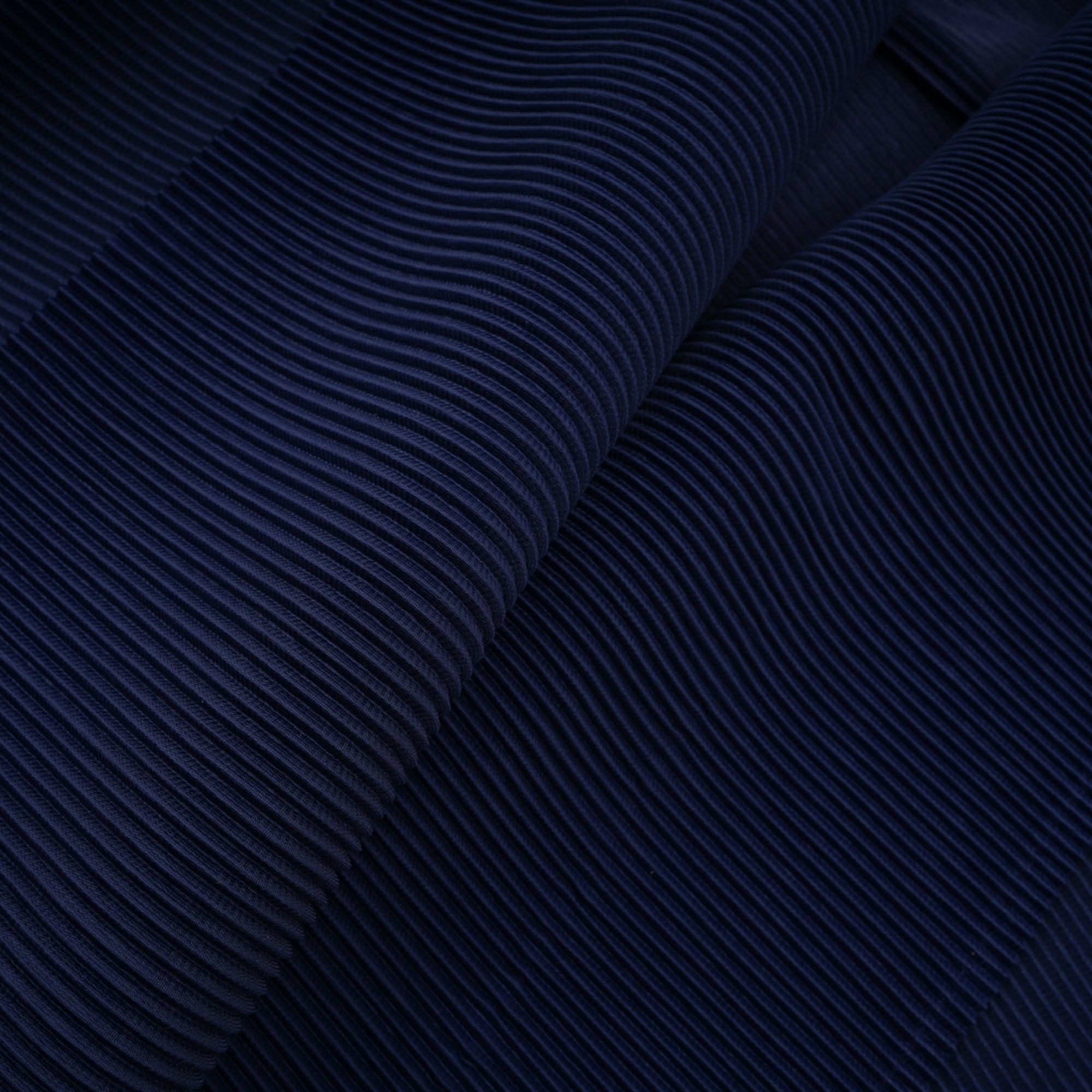 طقم تنورة وعباءة متطابقان بطبعة نقشة ديبي الزرقاء