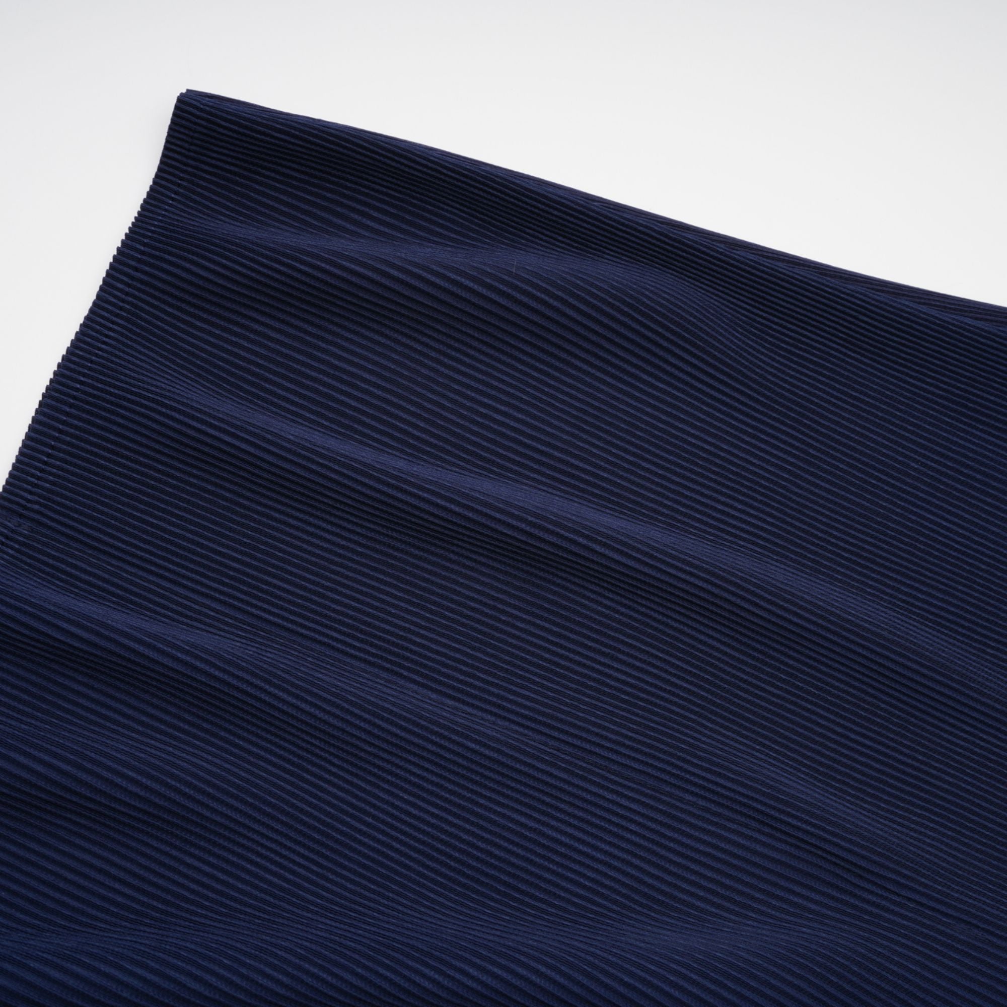 طقم تنورة وعباءة متطابقان بطبعة نقشة ديبي الزرقاء