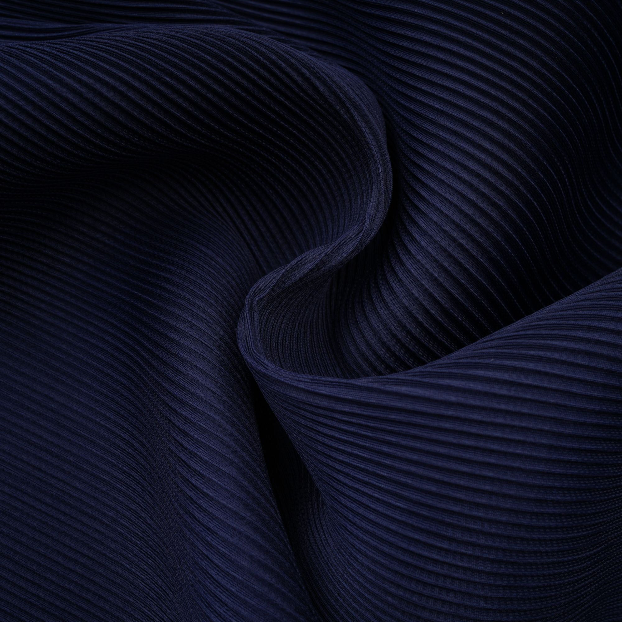 طقم تنورة وعباءة متطابقان بطبعة نقشة ديبي الزرقاء