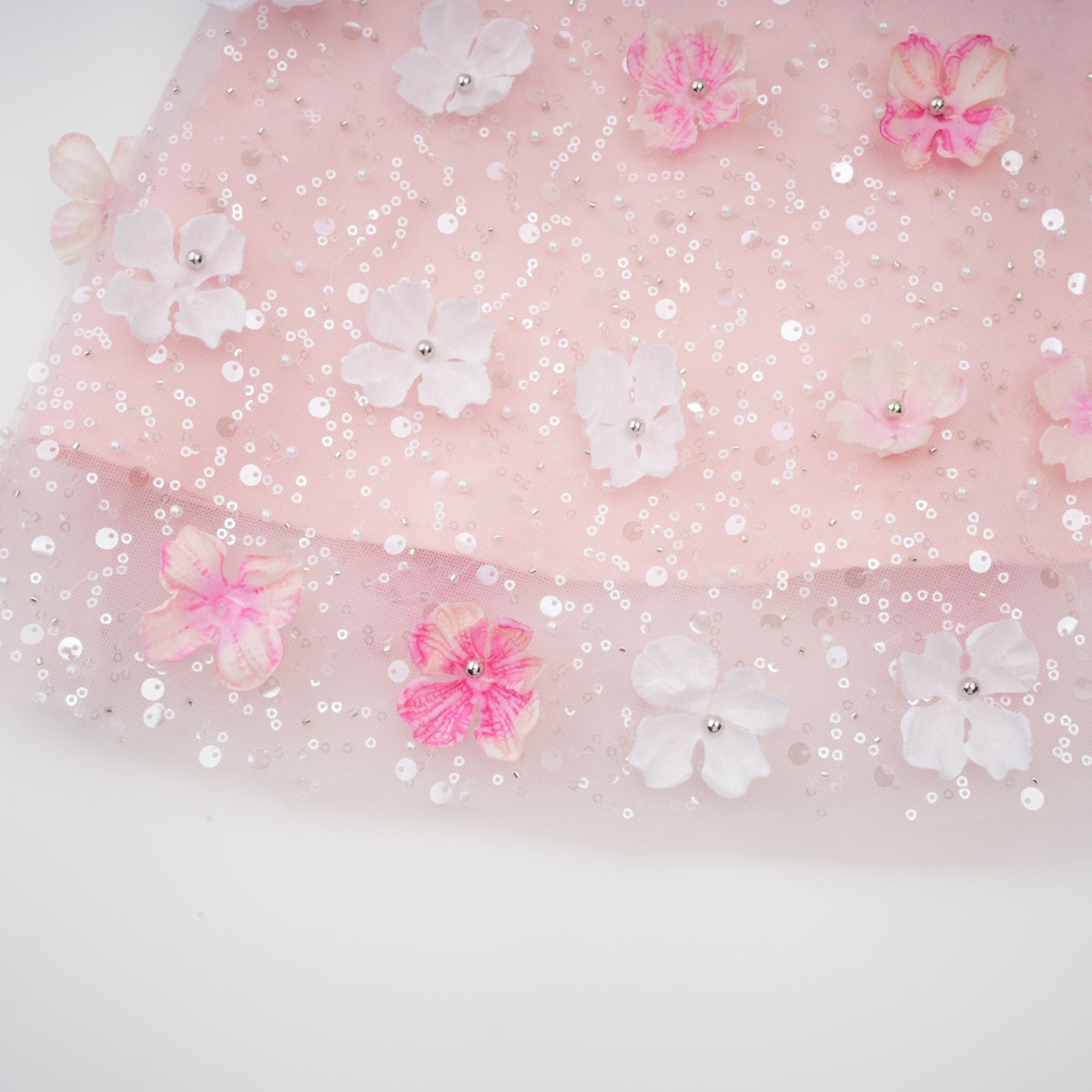 فستان ليلو قصير منتفخ بتلات ثلاثية الأبعاد