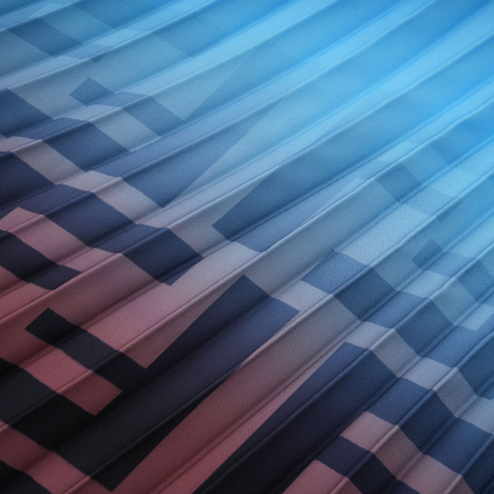 Passendes Set aus Plissee-Oberteil und Rock im Farbblockdesign Désirée