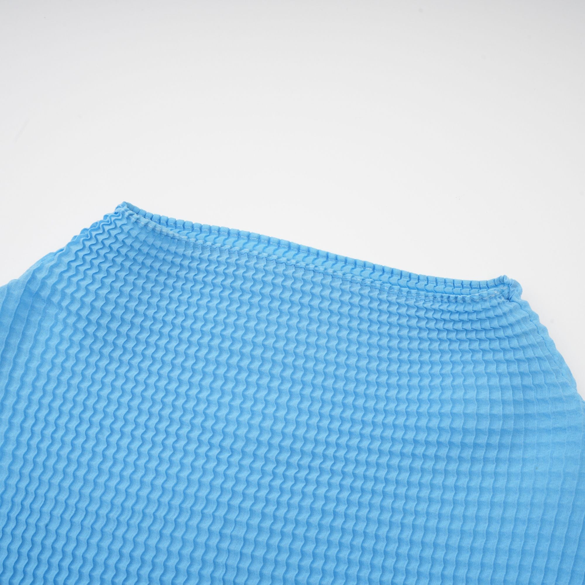 Passendes Set aus Plissee-Oberteil und Rock im Farbblockdesign Désirée